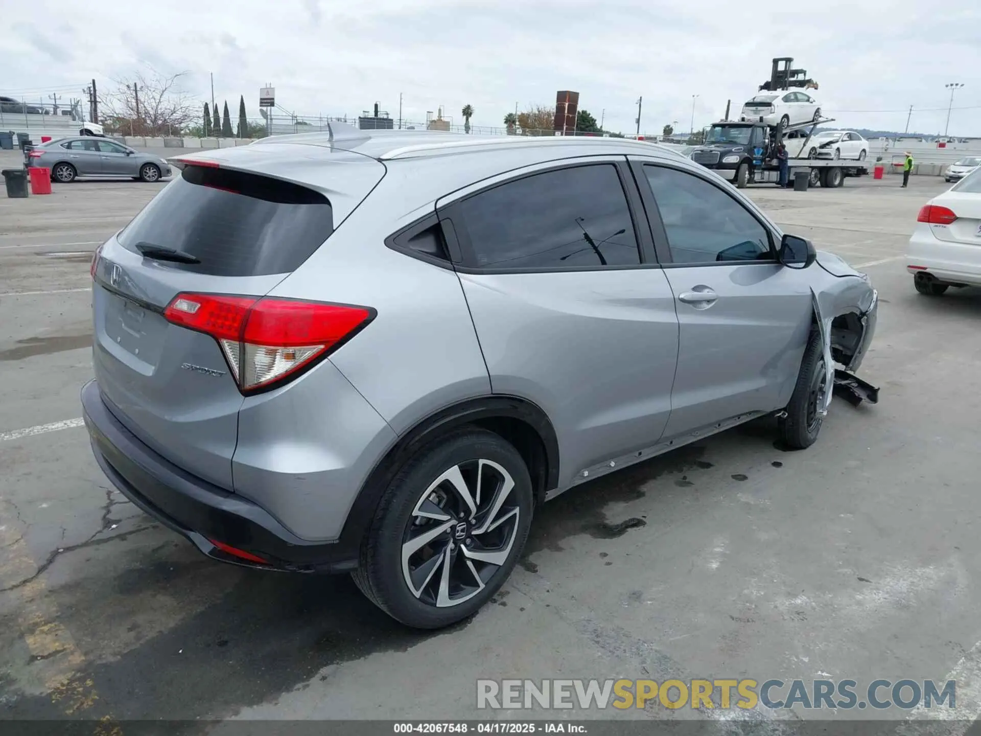 4 Photograph of a damaged car 3CZRU5H14LM715980 HONDA HR-V 2020