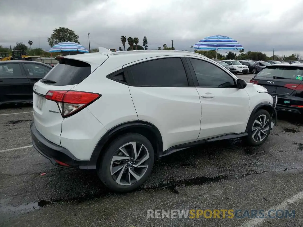 3 Photograph of a damaged car 3CZRU5H14LM716126 HONDA HR-V 2020