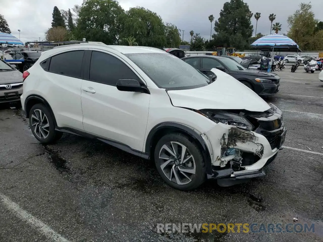 4 Photograph of a damaged car 3CZRU5H14LM716126 HONDA HR-V 2020