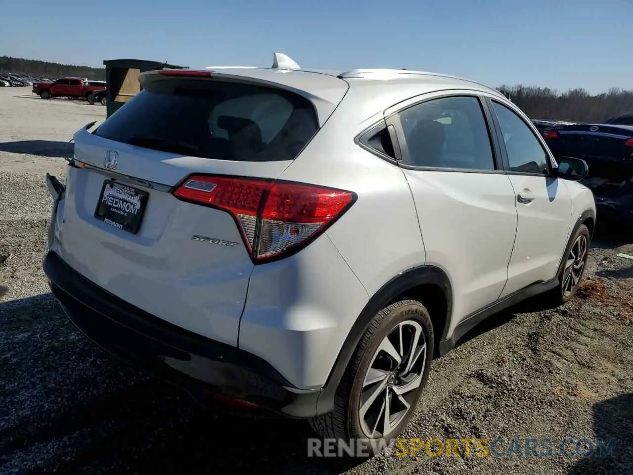 3 Photograph of a damaged car 3CZRU5H17LM701510 HONDA HR-V 2020