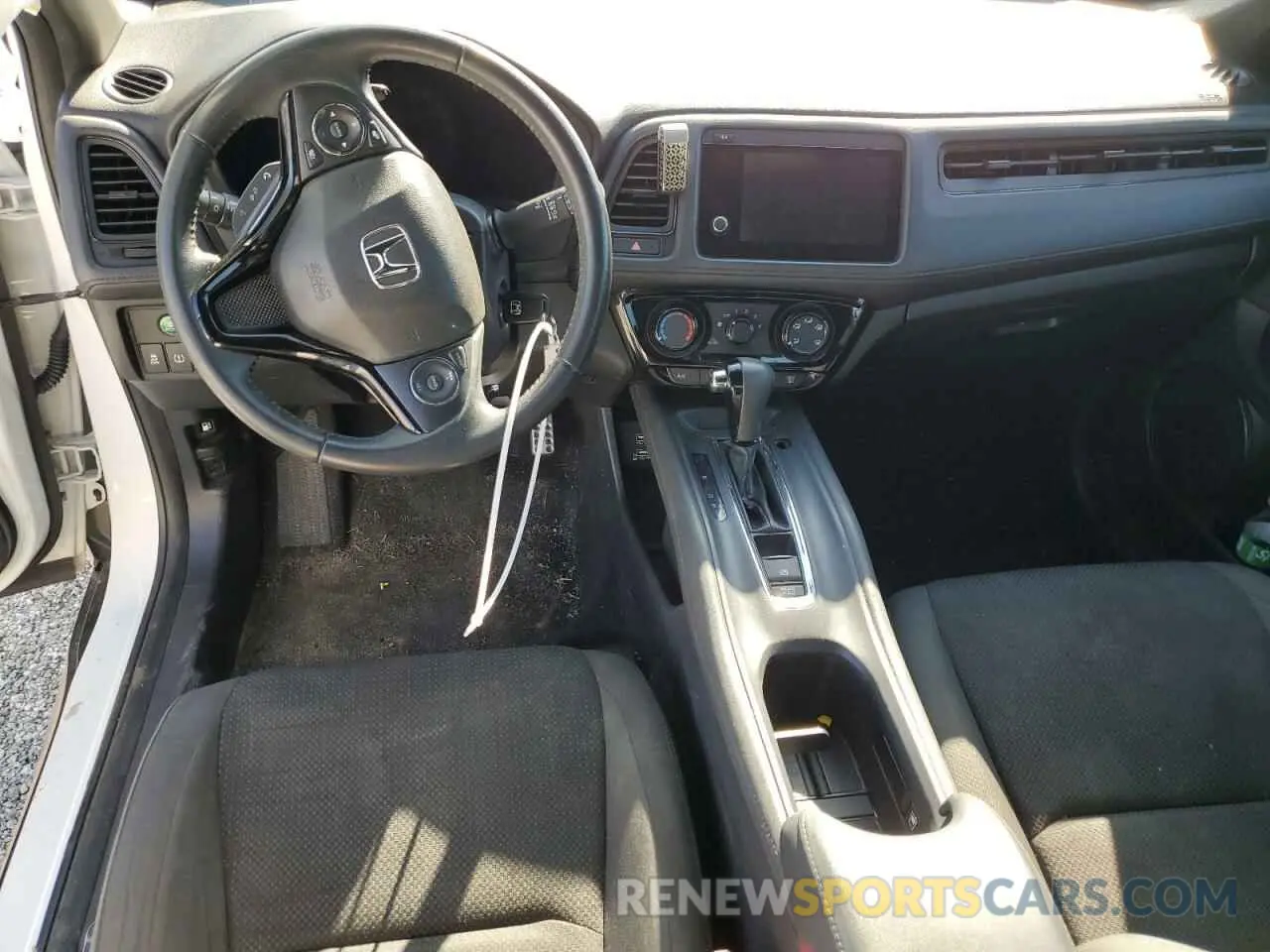 8 Photograph of a damaged car 3CZRU5H17LM701510 HONDA HR-V 2020