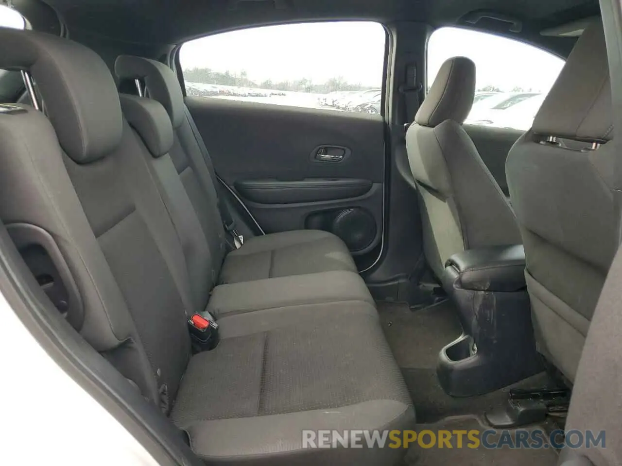 11 Photograph of a damaged car 3CZRU5H19LM702304 HONDA HR-V 2020