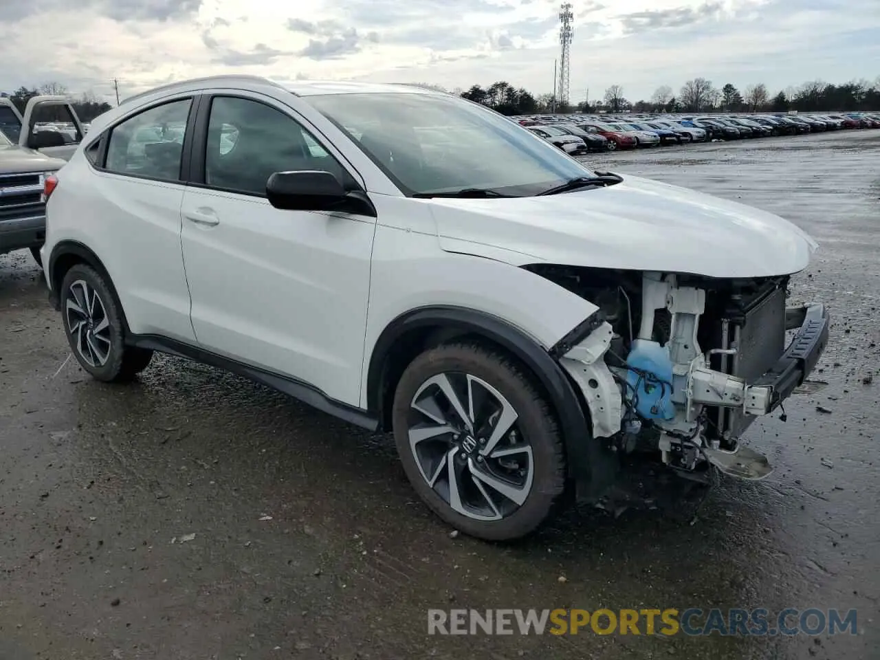 4 Photograph of a damaged car 3CZRU5H19LM702304 HONDA HR-V 2020