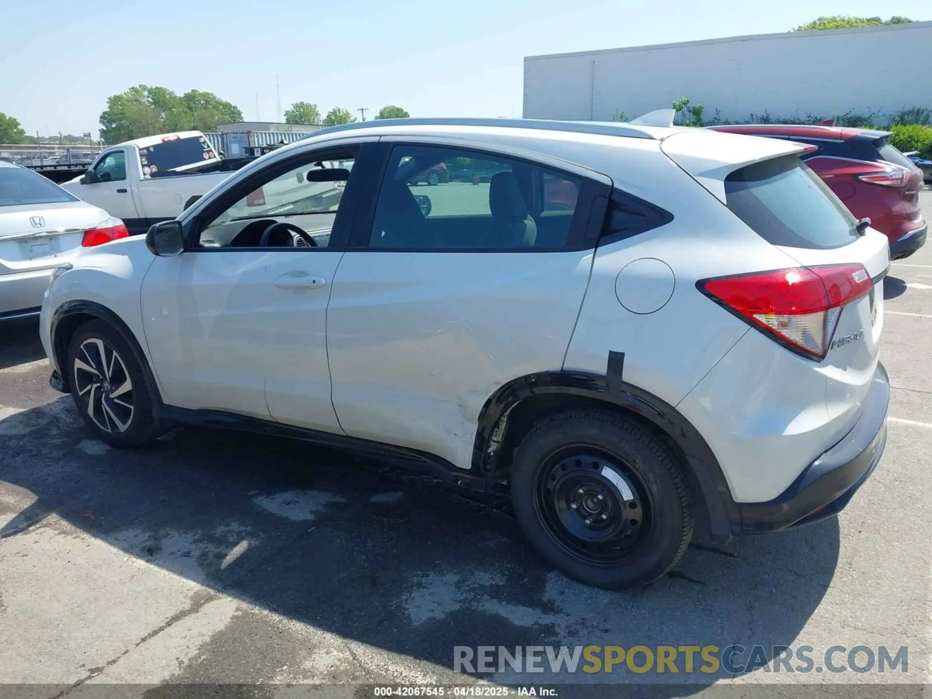 14 Photograph of a damaged car 3CZRU5H1XLM717684 HONDA HR-V 2020