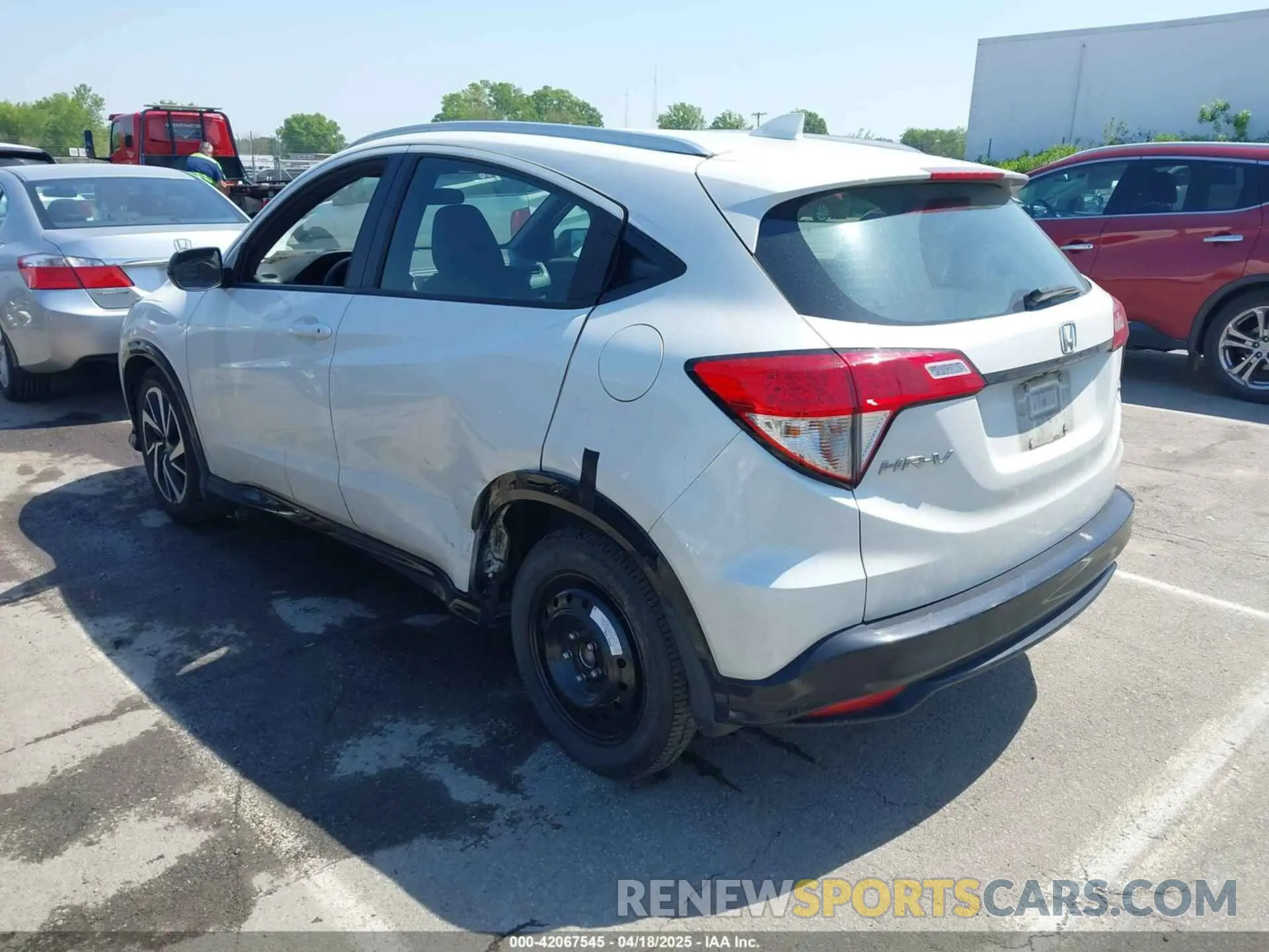 3 Photograph of a damaged car 3CZRU5H1XLM717684 HONDA HR-V 2020