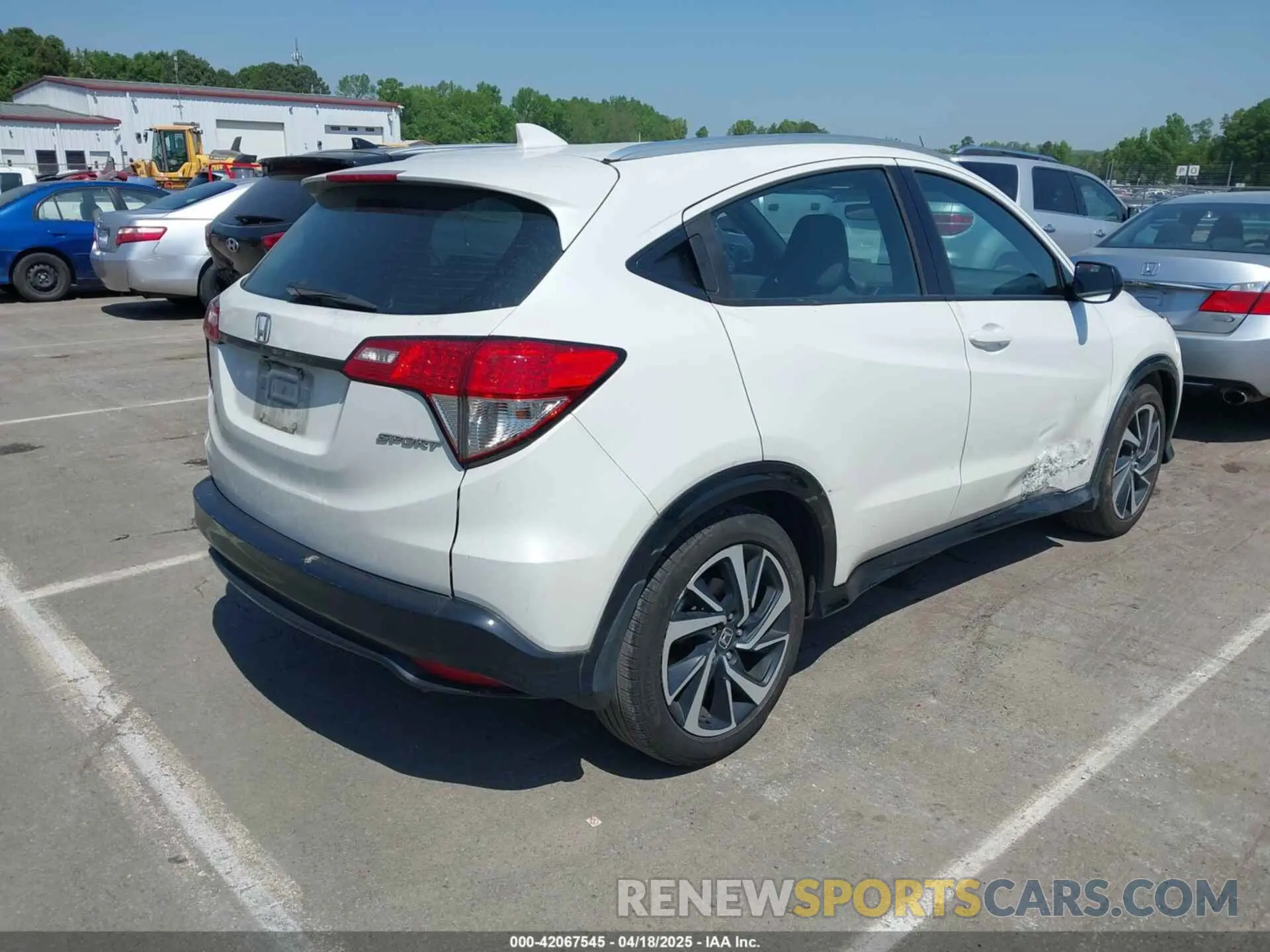 4 Photograph of a damaged car 3CZRU5H1XLM717684 HONDA HR-V 2020