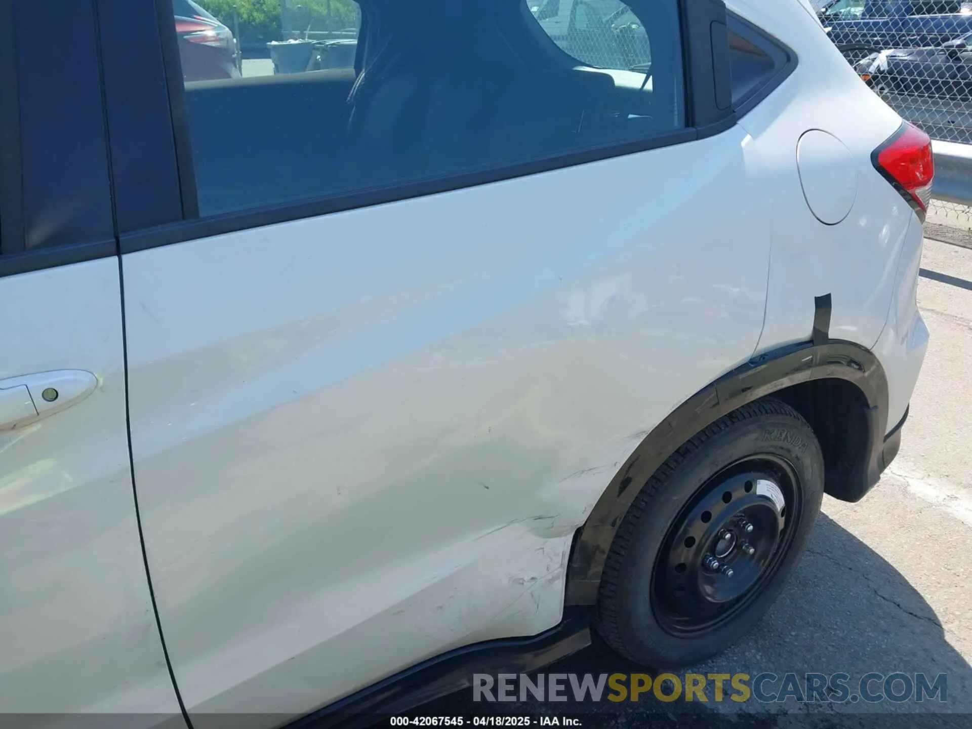 6 Photograph of a damaged car 3CZRU5H1XLM717684 HONDA HR-V 2020