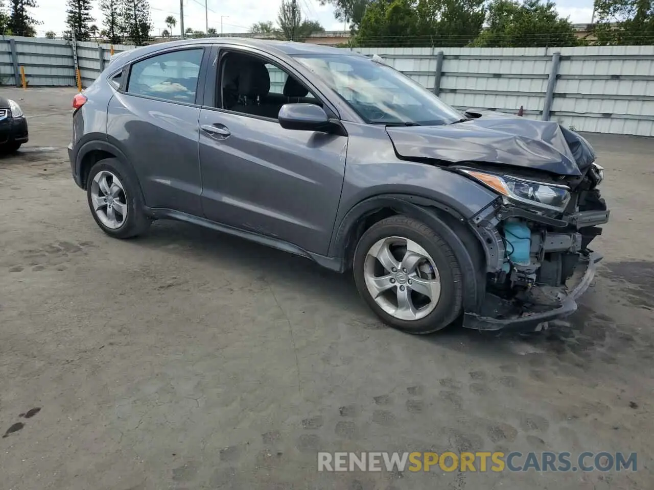 4 Photograph of a damaged car 3CZRU5H30LM717002 HONDA HR-V 2020