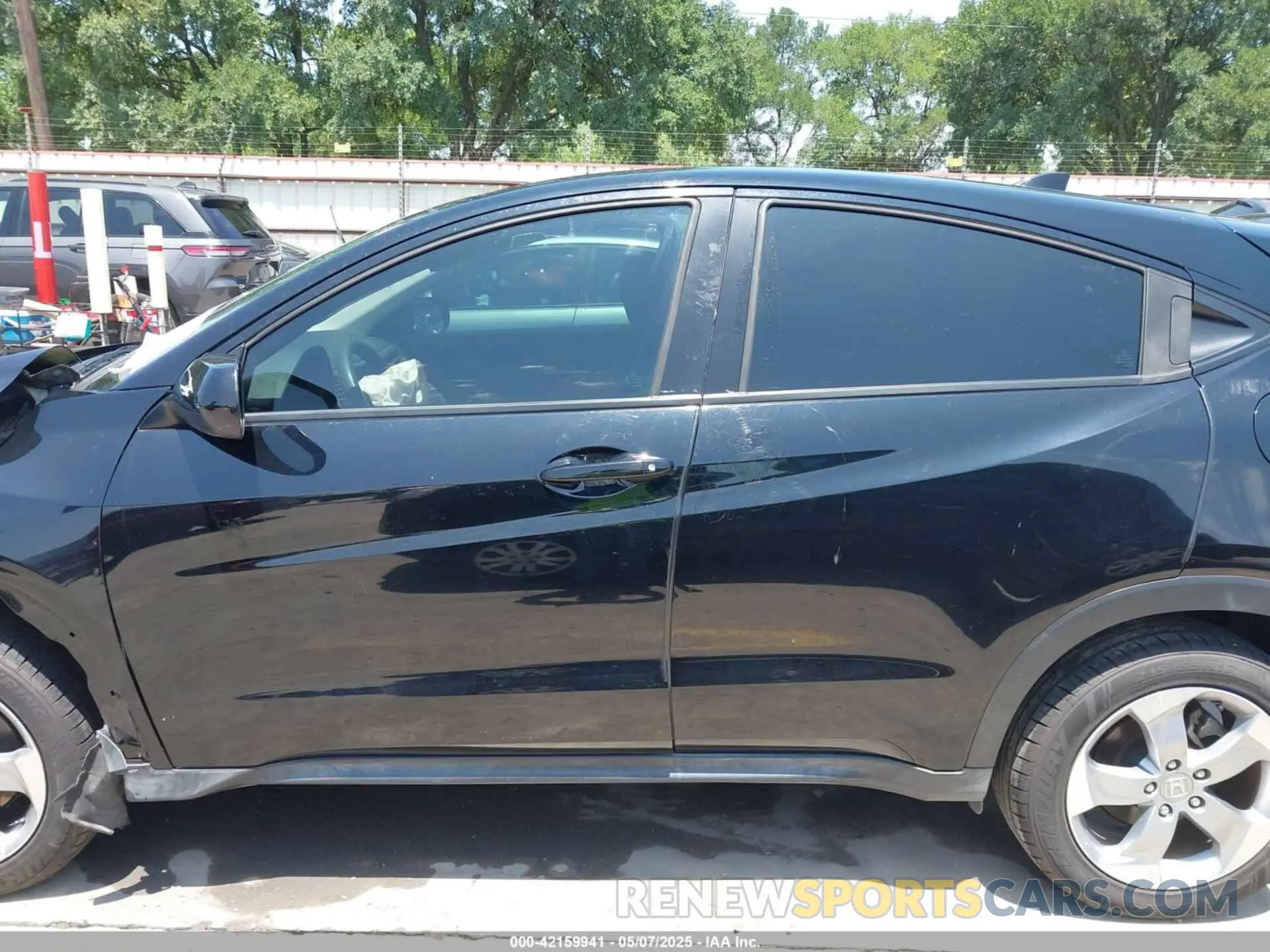 15 Photograph of a damaged car 3CZRU5H33LM705295 HONDA HR-V 2020