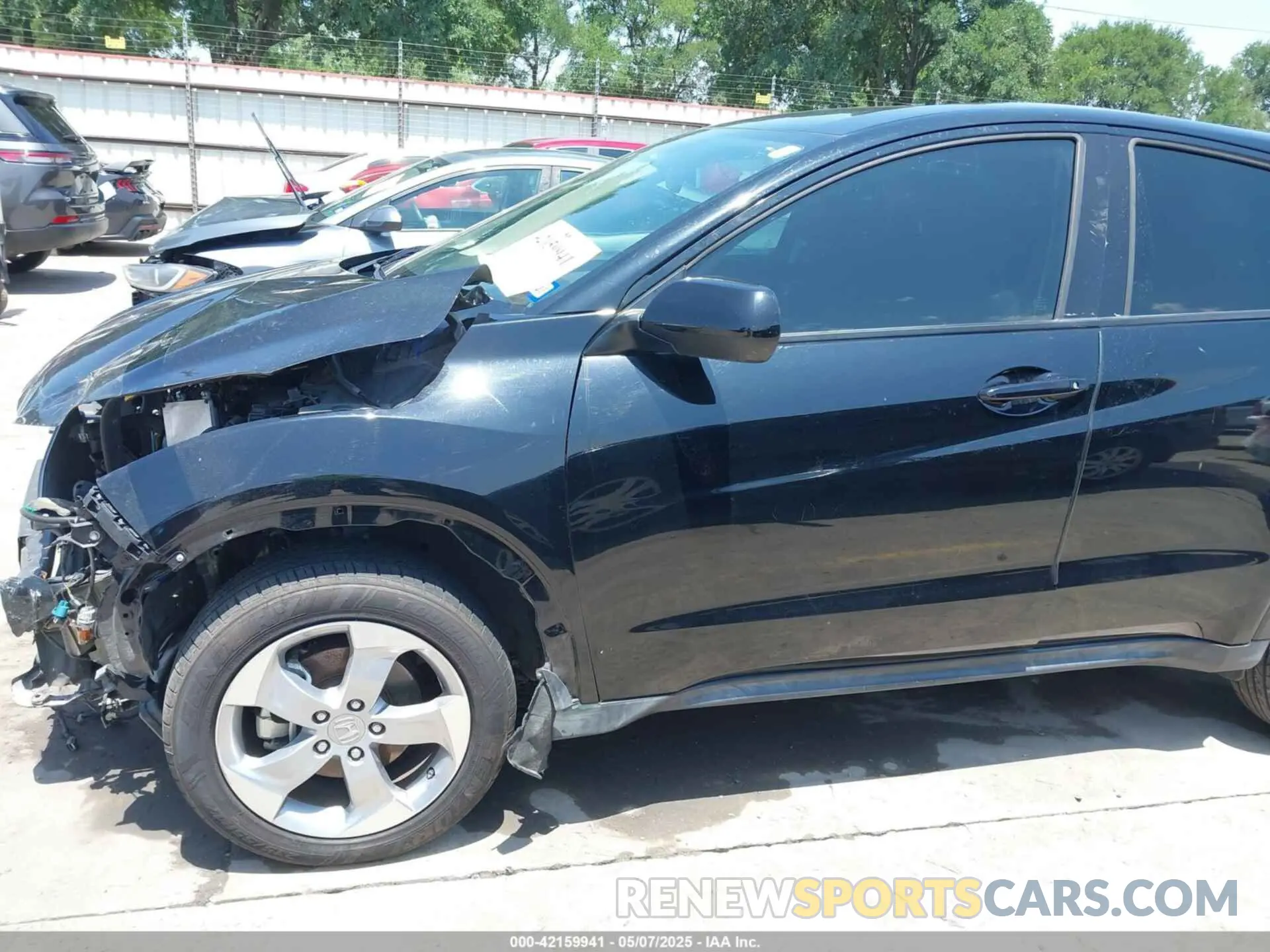 19 Photograph of a damaged car 3CZRU5H33LM705295 HONDA HR-V 2020