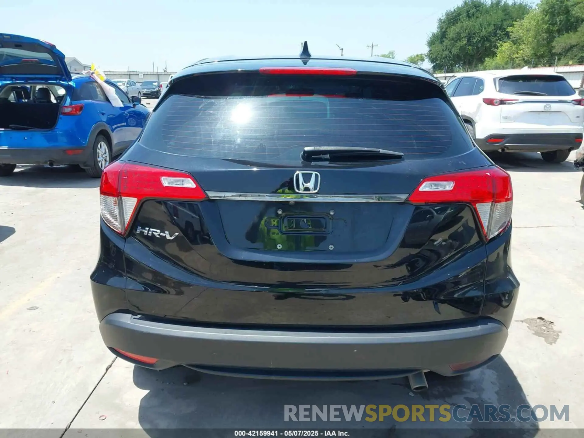 21 Photograph of a damaged car 3CZRU5H33LM705295 HONDA HR-V 2020