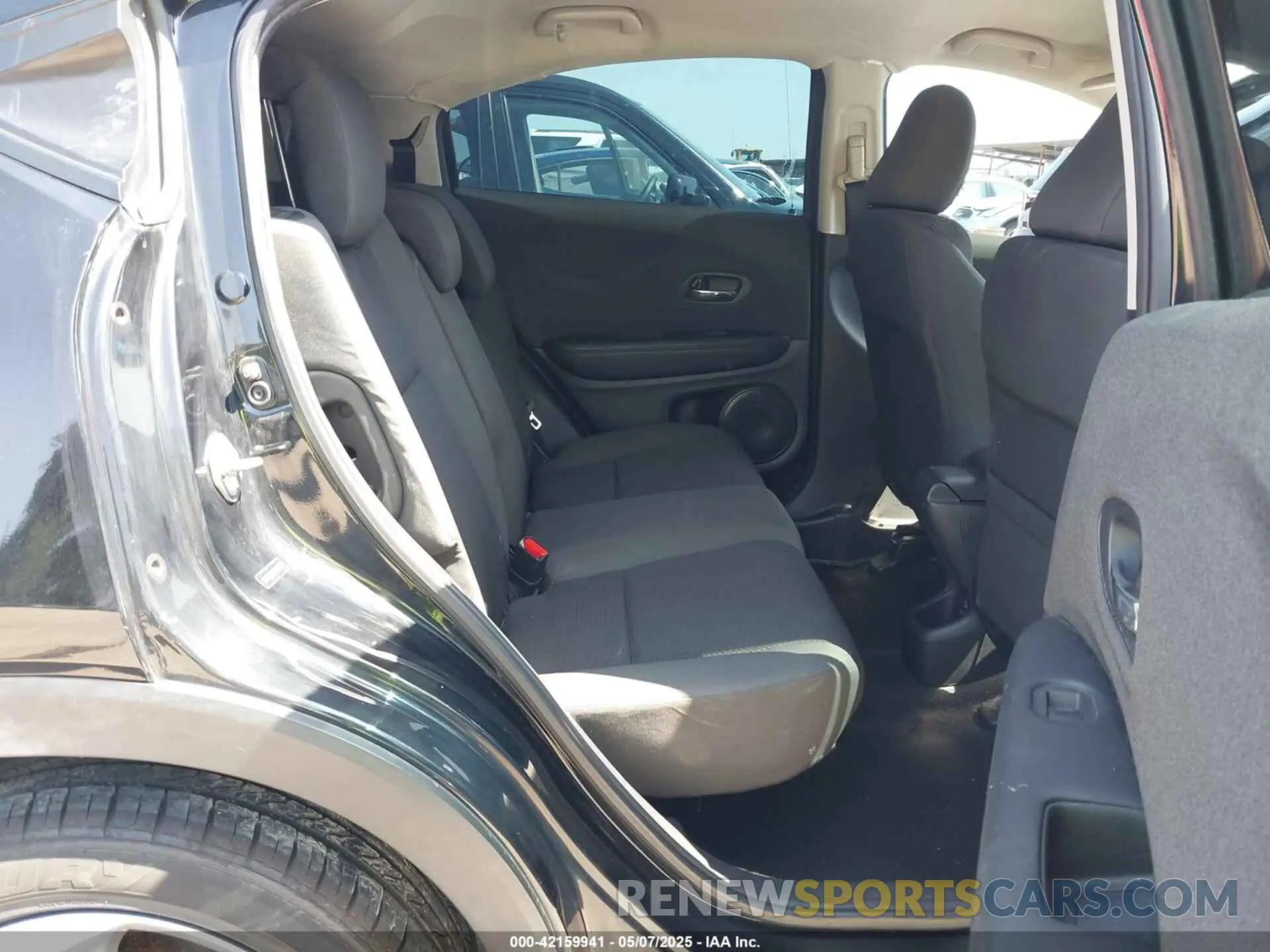 8 Photograph of a damaged car 3CZRU5H33LM705295 HONDA HR-V 2020