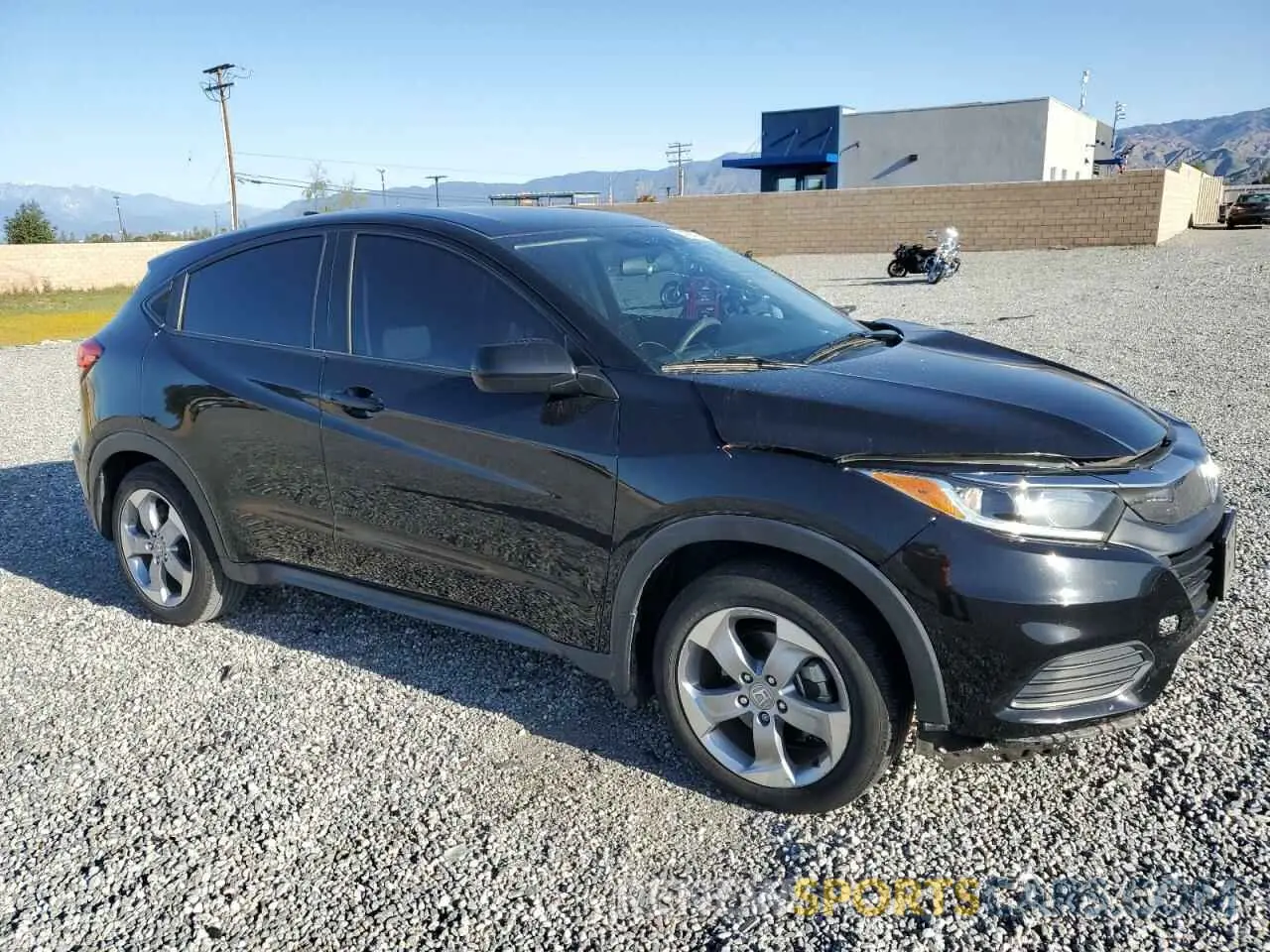 4 Photograph of a damaged car 3CZRU5H38LM713831 HONDA HR-V 2020