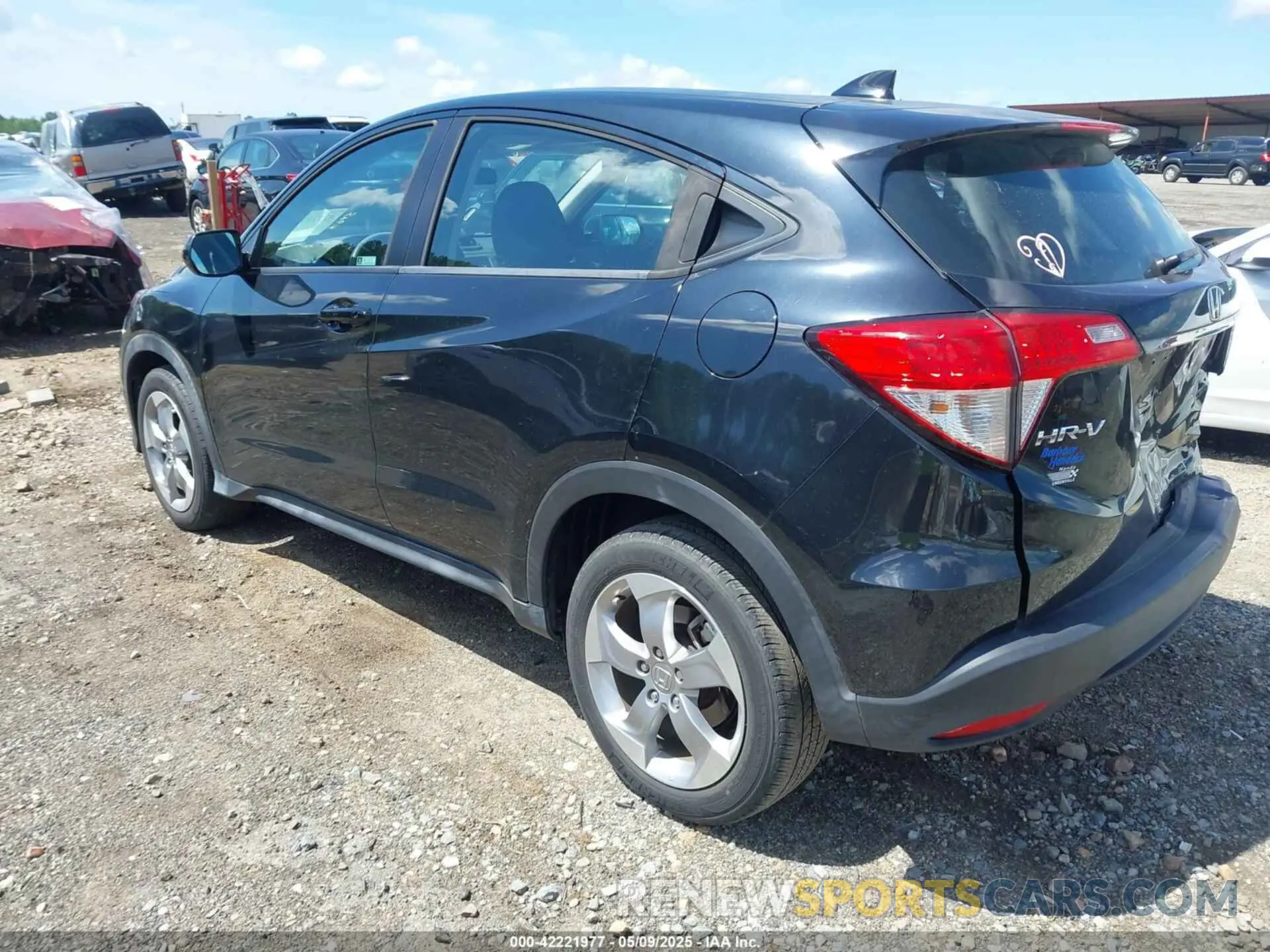 3 Photograph of a damaged car 3CZRU5H39LM711067 HONDA HR-V 2020