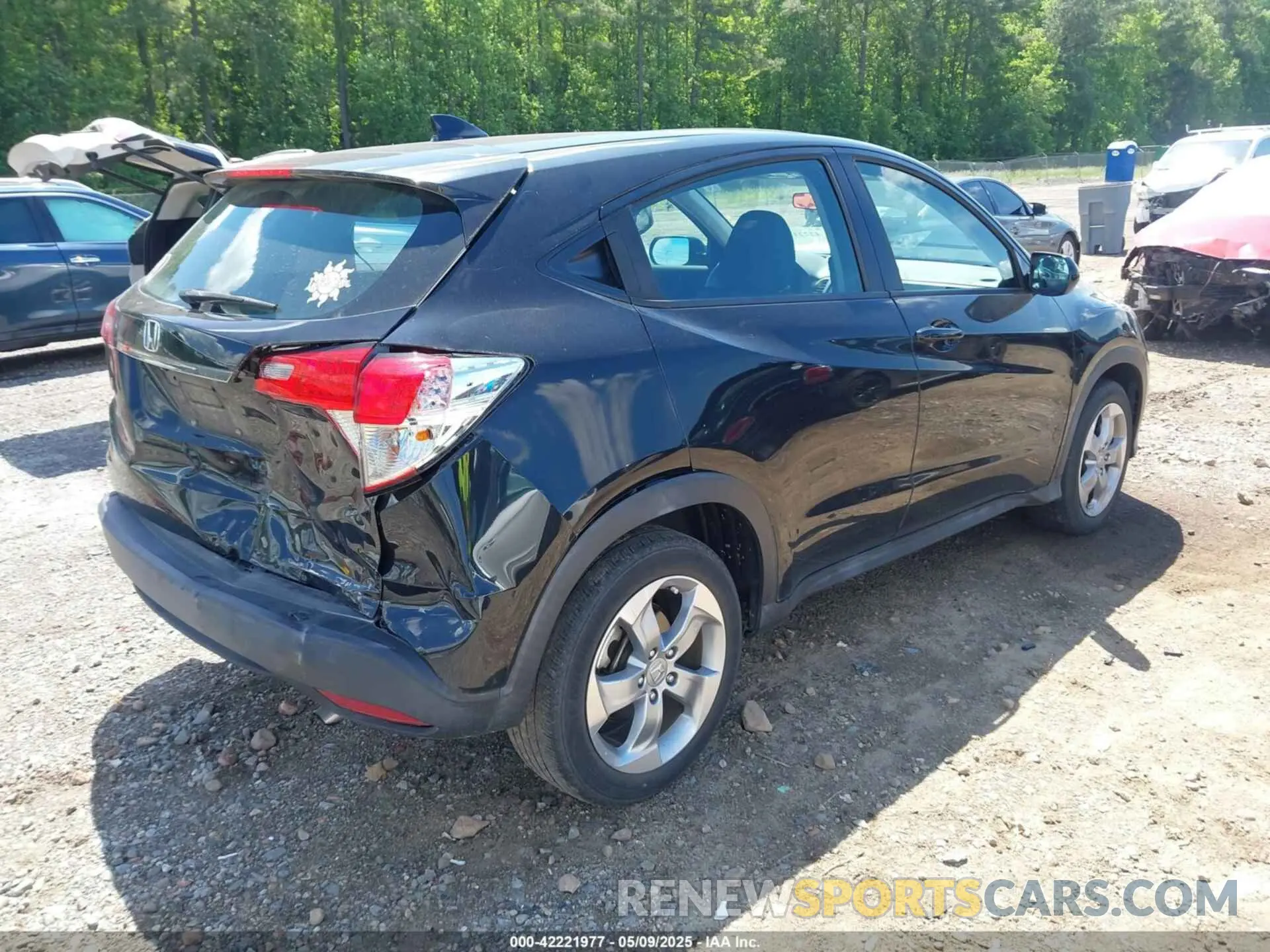 4 Photograph of a damaged car 3CZRU5H39LM711067 HONDA HR-V 2020