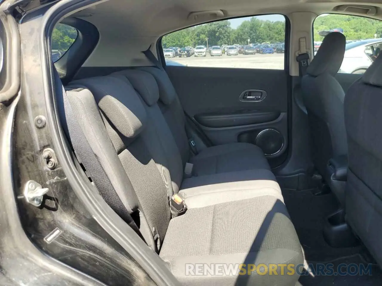 11 Photograph of a damaged car 3CZRU5H51LM703823 HONDA HR-V 2020