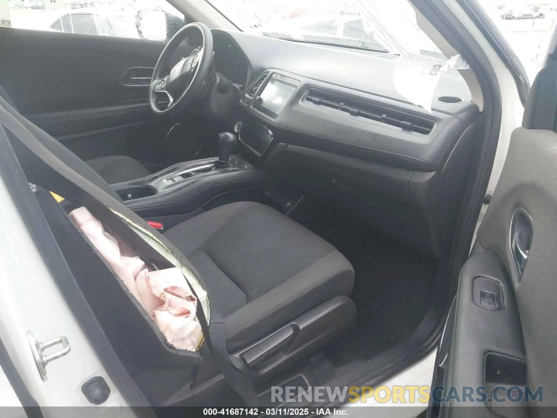 5 Photograph of a damaged car 3CZRU5H52LM713941 HONDA HR-V 2020
