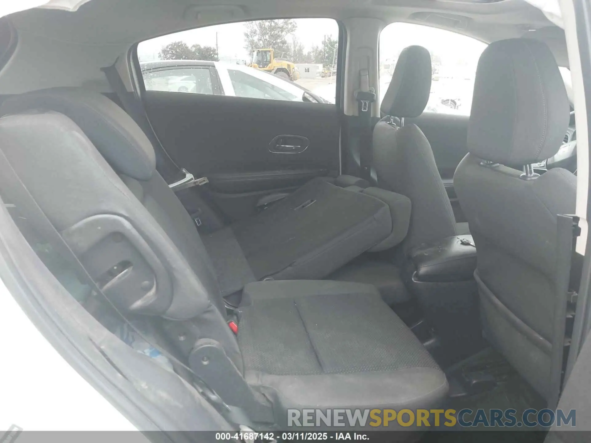 8 Photograph of a damaged car 3CZRU5H52LM713941 HONDA HR-V 2020
