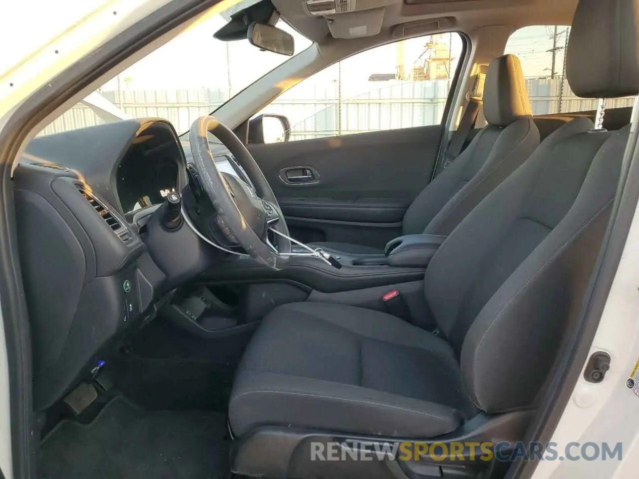 7 Фотография поврежденного автомобиля 3CZRU5H53LM716847 HONDA HR-V 2020
