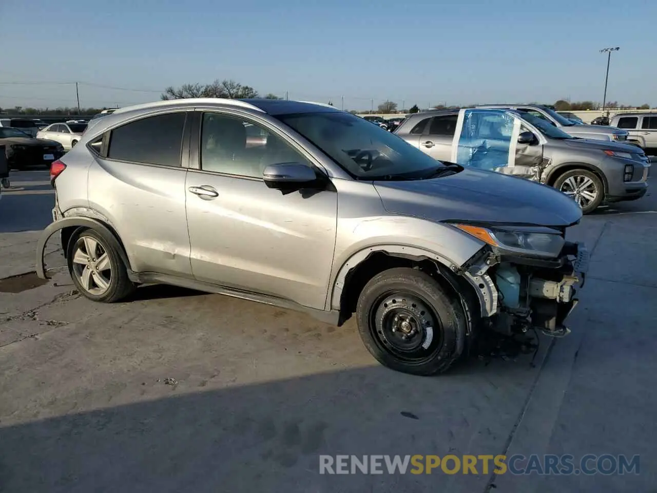 4 Photograph of a damaged car 3CZRU5H54LM718803 HONDA HR-V 2020