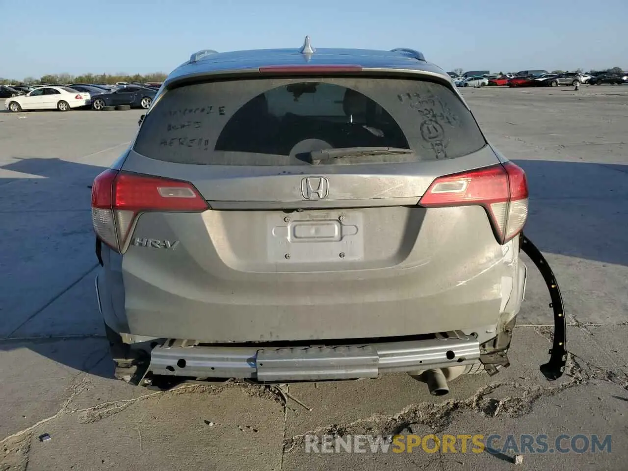 6 Photograph of a damaged car 3CZRU5H54LM718803 HONDA HR-V 2020