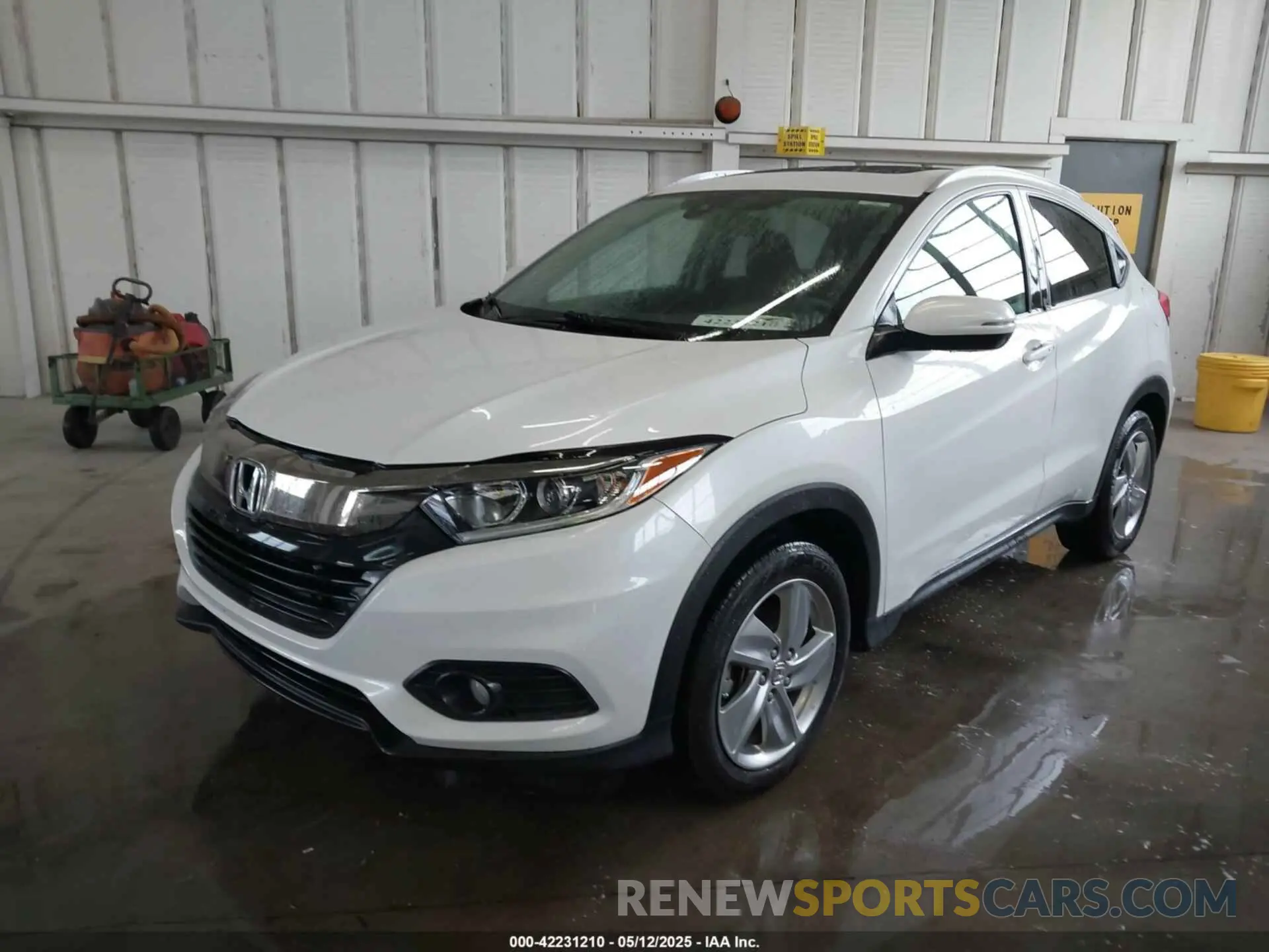 2 Photograph of a damaged car 3CZRU5H55LM709978 HONDA HR-V 2020