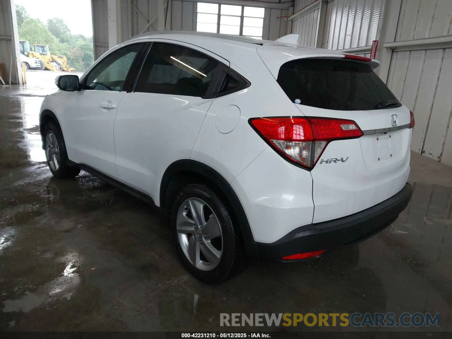 3 Photograph of a damaged car 3CZRU5H55LM709978 HONDA HR-V 2020