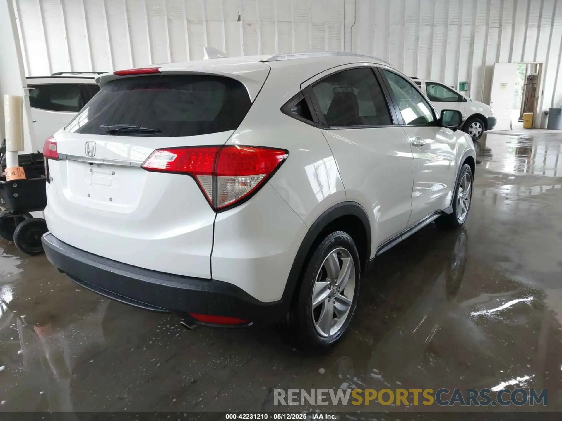 4 Photograph of a damaged car 3CZRU5H55LM709978 HONDA HR-V 2020