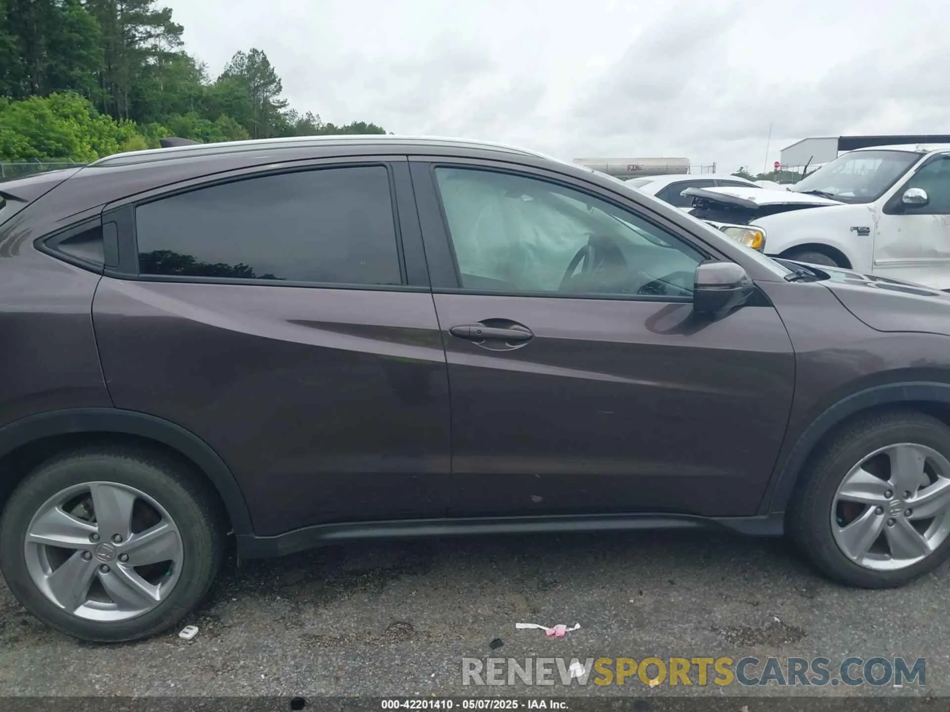 12 Photograph of a damaged car 3CZRU5H56LM718365 HONDA HR-V 2020