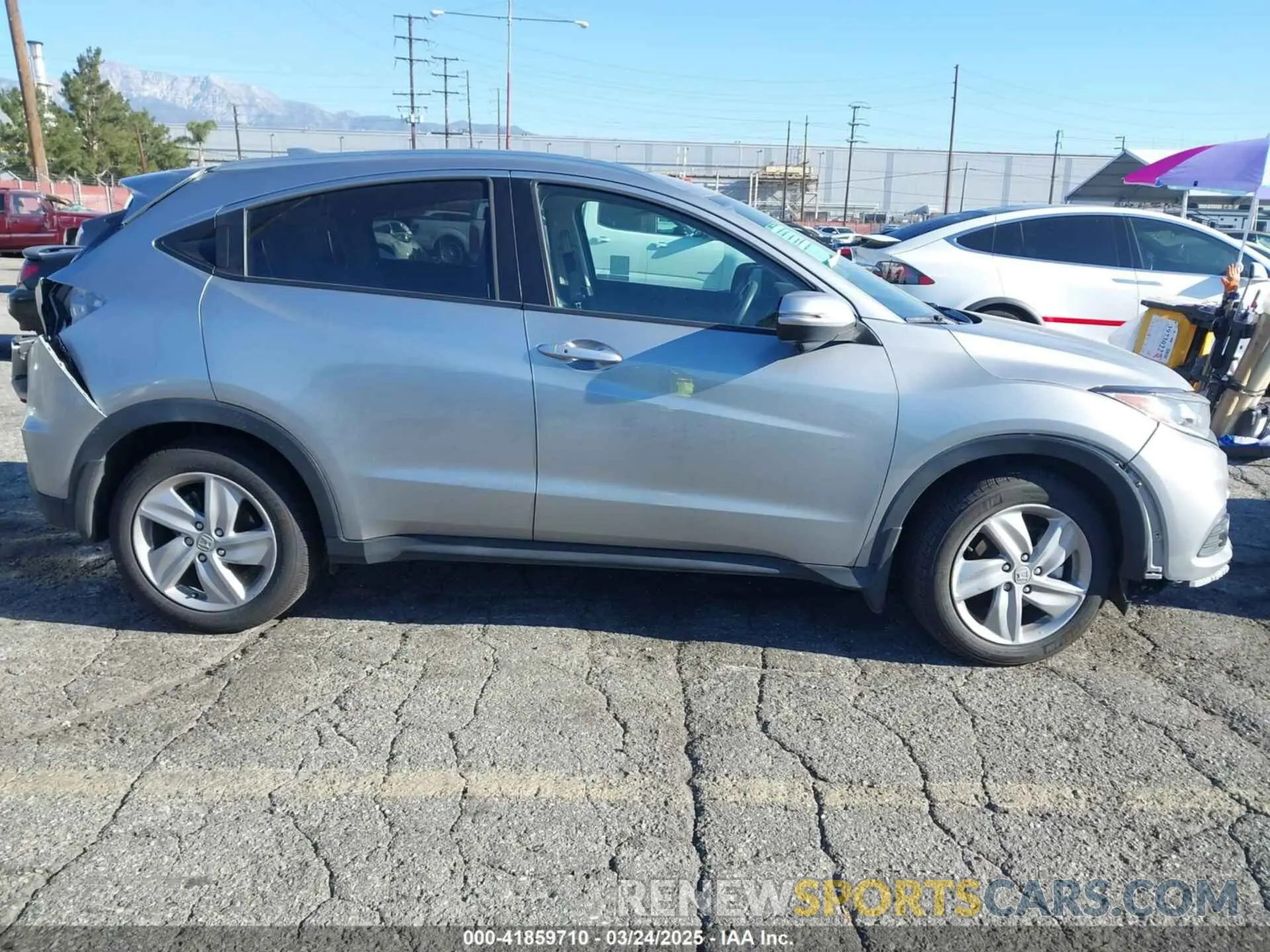 14 Photograph of a damaged car 3CZRU5H58LM710980 HONDA HR-V 2020
