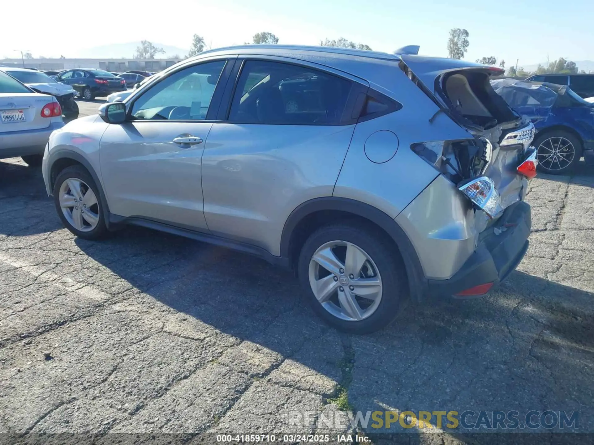 3 Photograph of a damaged car 3CZRU5H58LM710980 HONDA HR-V 2020