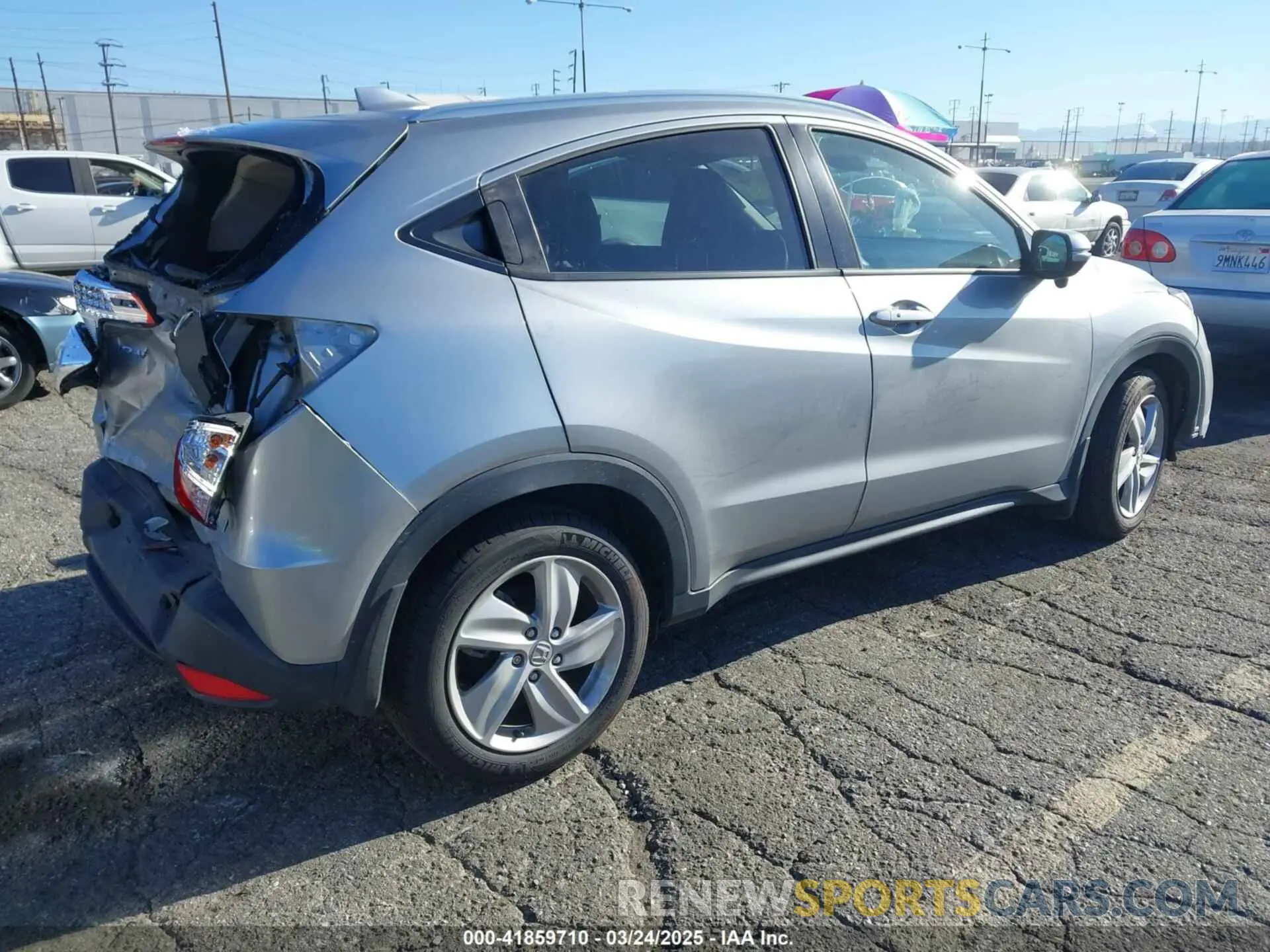 4 Photograph of a damaged car 3CZRU5H58LM710980 HONDA HR-V 2020