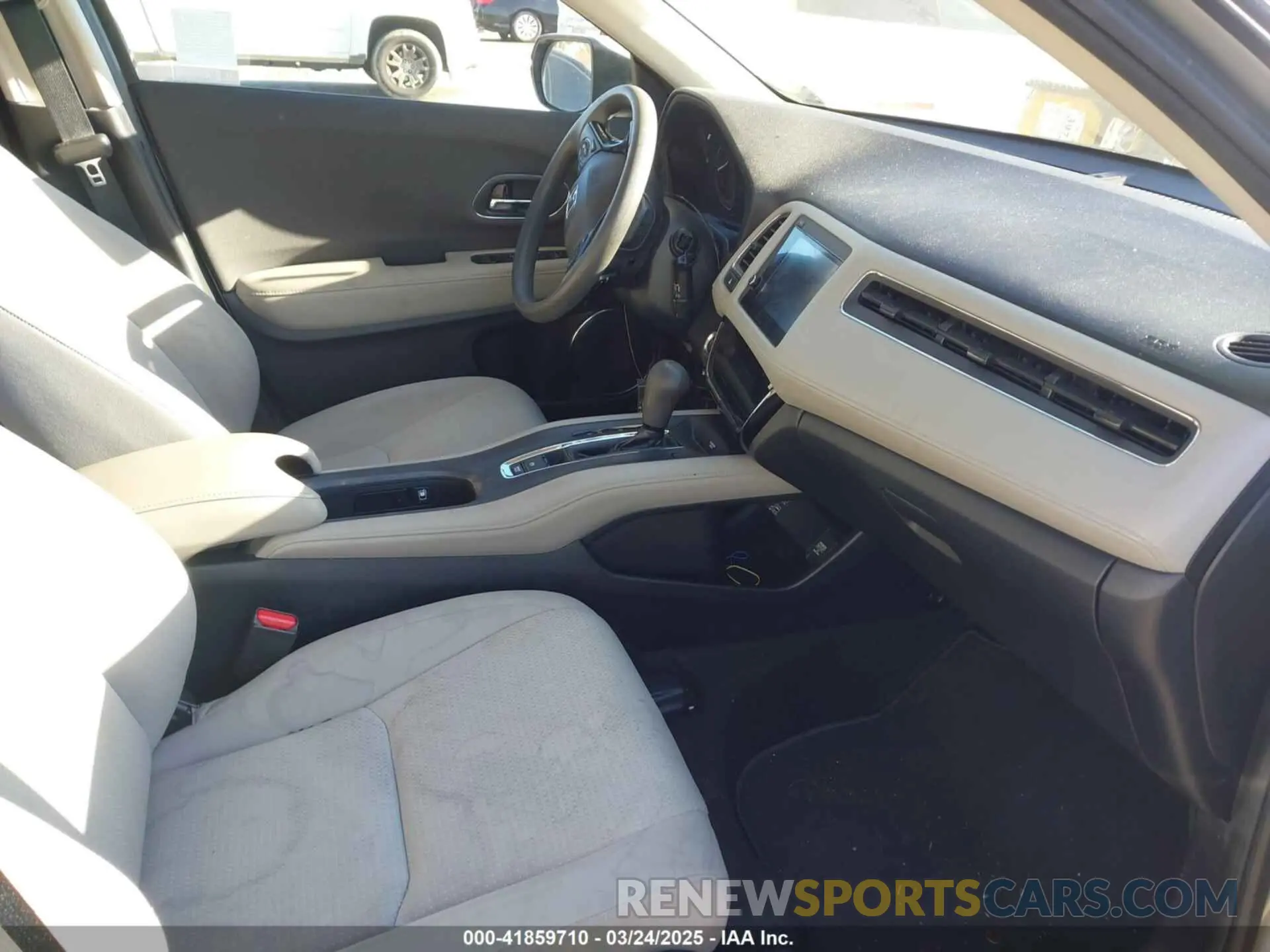 5 Photograph of a damaged car 3CZRU5H58LM710980 HONDA HR-V 2020