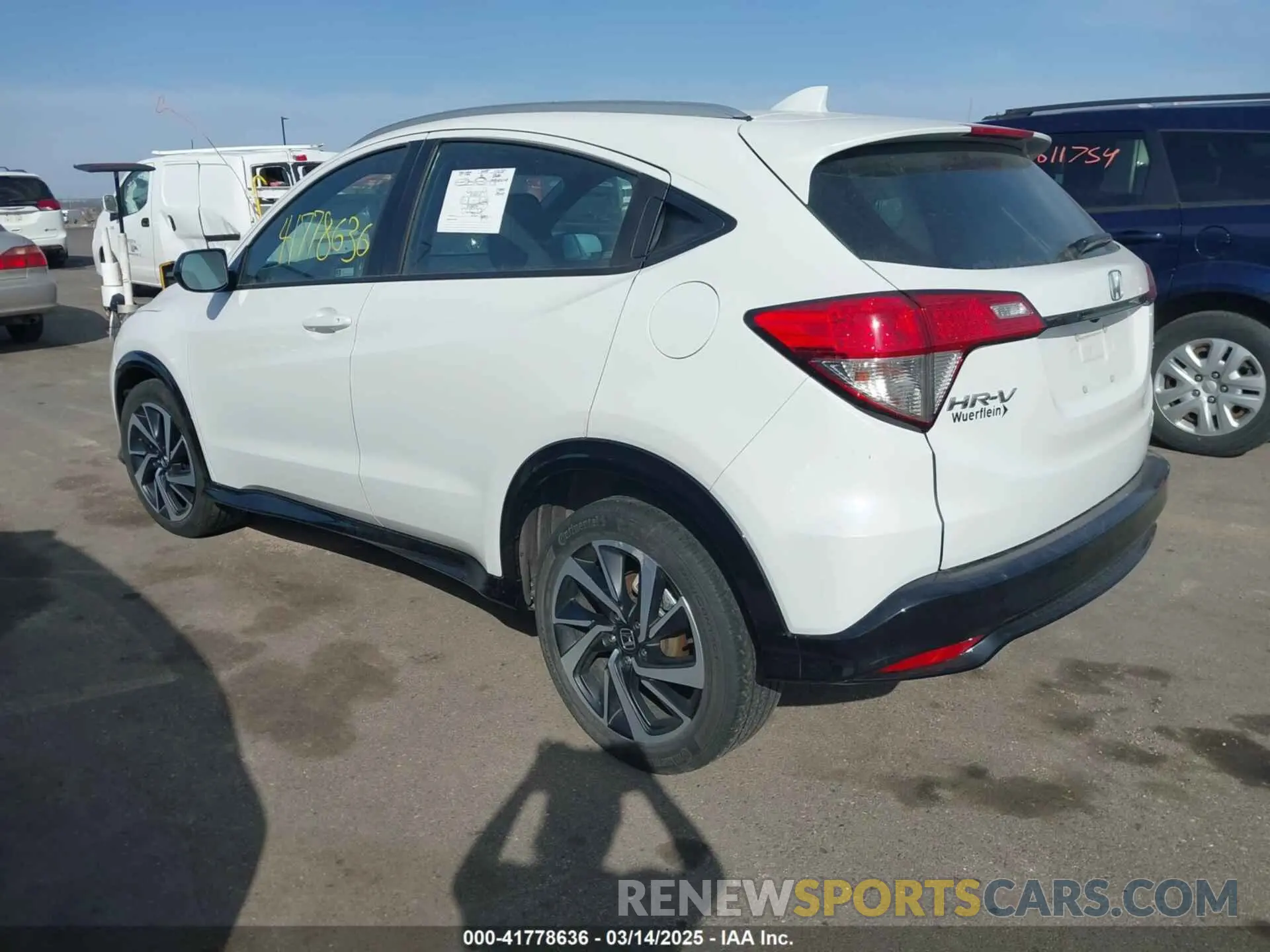 3 Photograph of a damaged car 3CZRU6H10LM737500 HONDA HR-V 2020