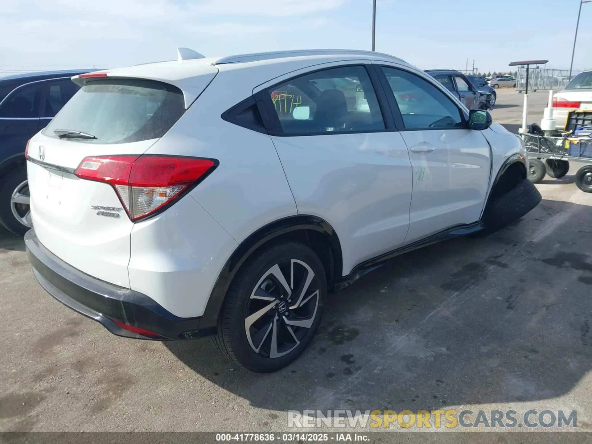 4 Photograph of a damaged car 3CZRU6H10LM737500 HONDA HR-V 2020