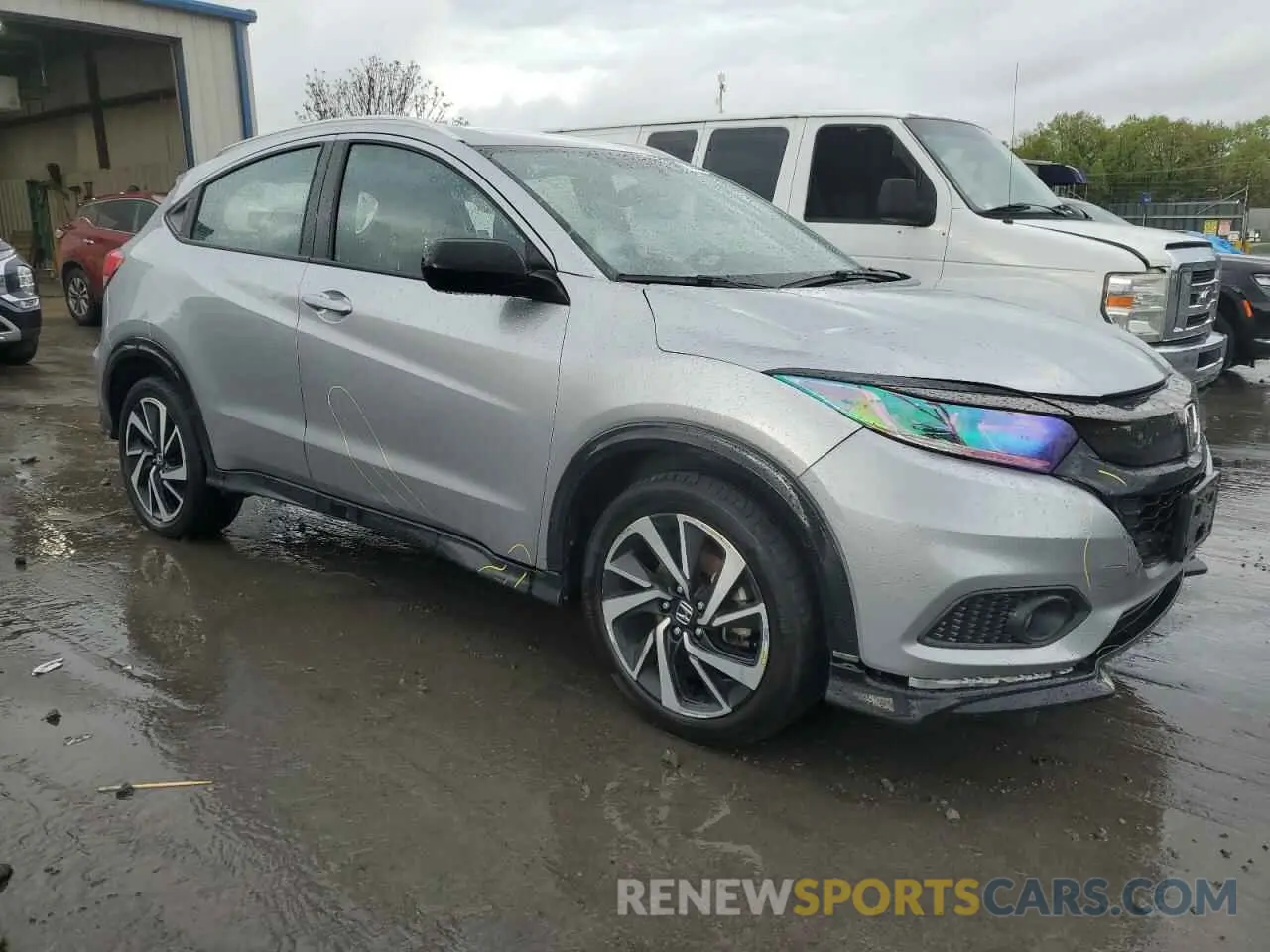 4 Photograph of a damaged car 3CZRU6H12LM719466 HONDA HR-V 2020