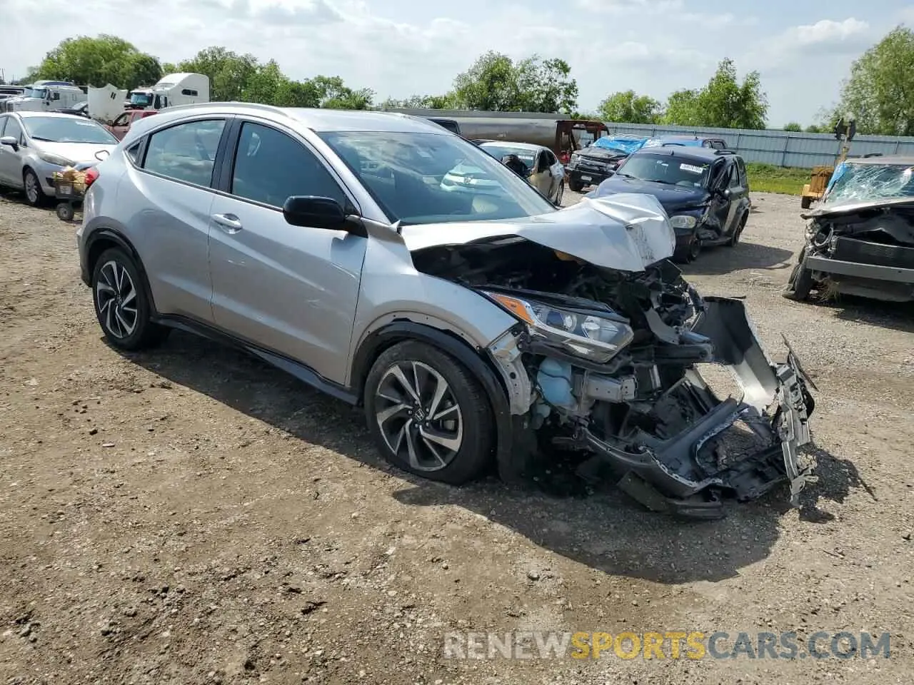 4 Photograph of a damaged car 3CZRU6H12LM737420 HONDA HR-V 2020