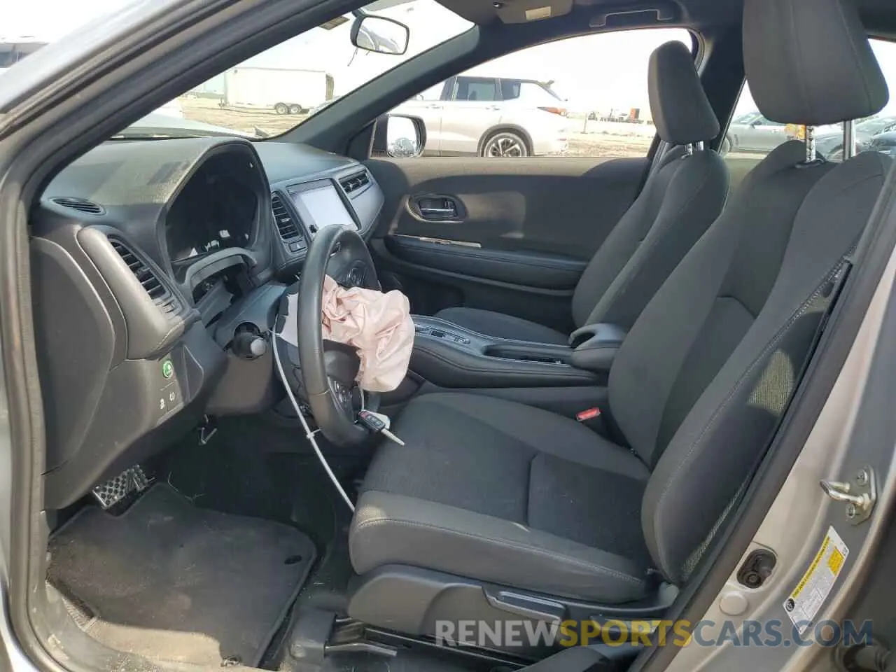 7 Photograph of a damaged car 3CZRU6H12LM737420 HONDA HR-V 2020