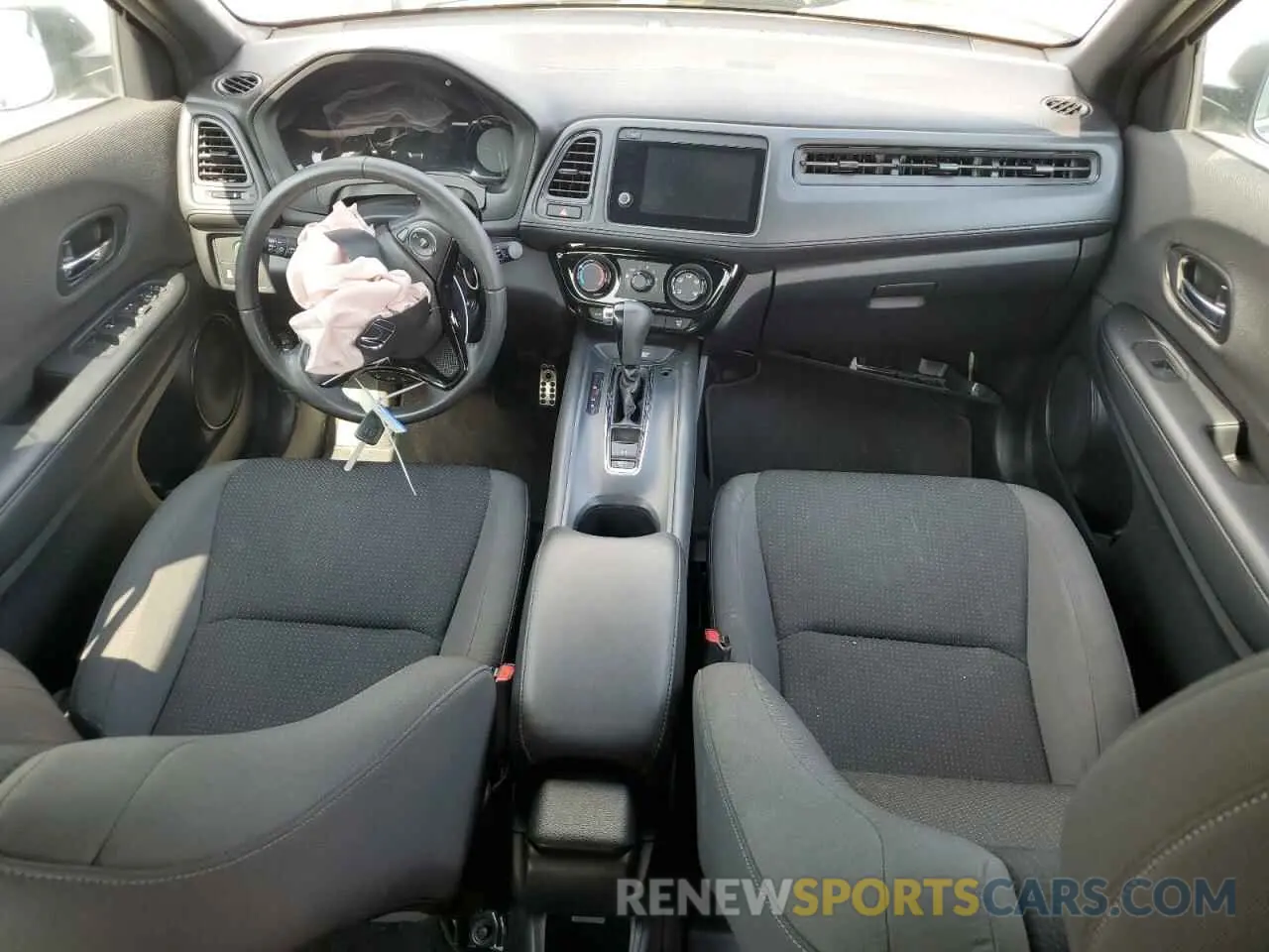 8 Photograph of a damaged car 3CZRU6H12LM737420 HONDA HR-V 2020