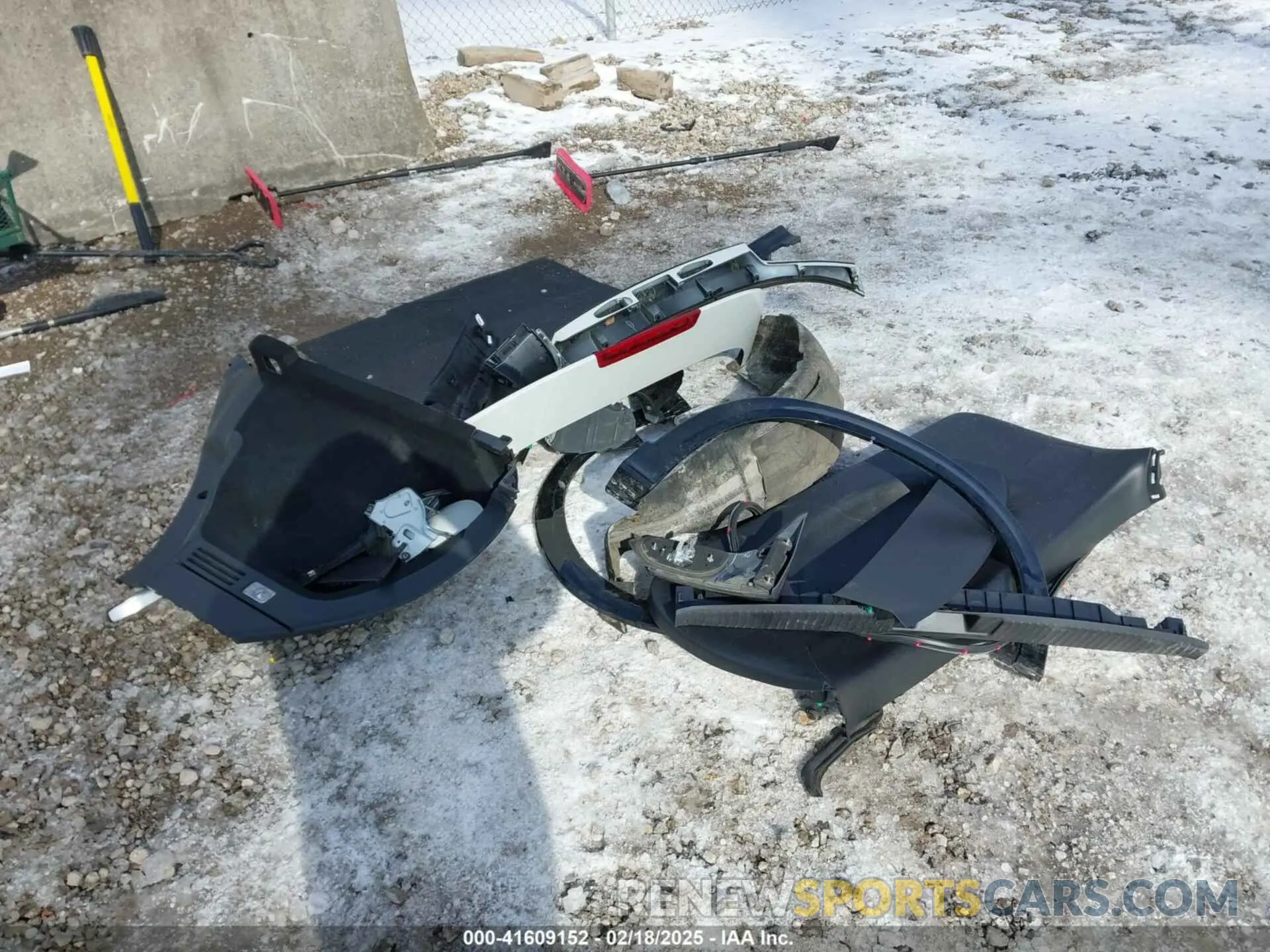 12 Photograph of a damaged car 3CZRU6H13LM704359 HONDA HR-V 2020