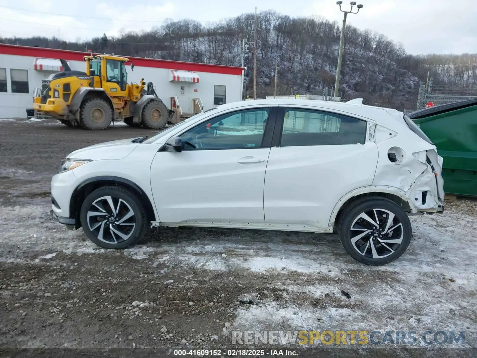 15 Photograph of a damaged car 3CZRU6H13LM704359 HONDA HR-V 2020