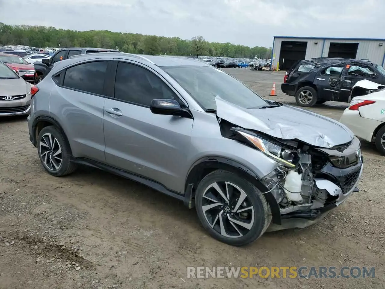 4 Photograph of a damaged car 3CZRU6H13LM716298 HONDA HR-V 2020