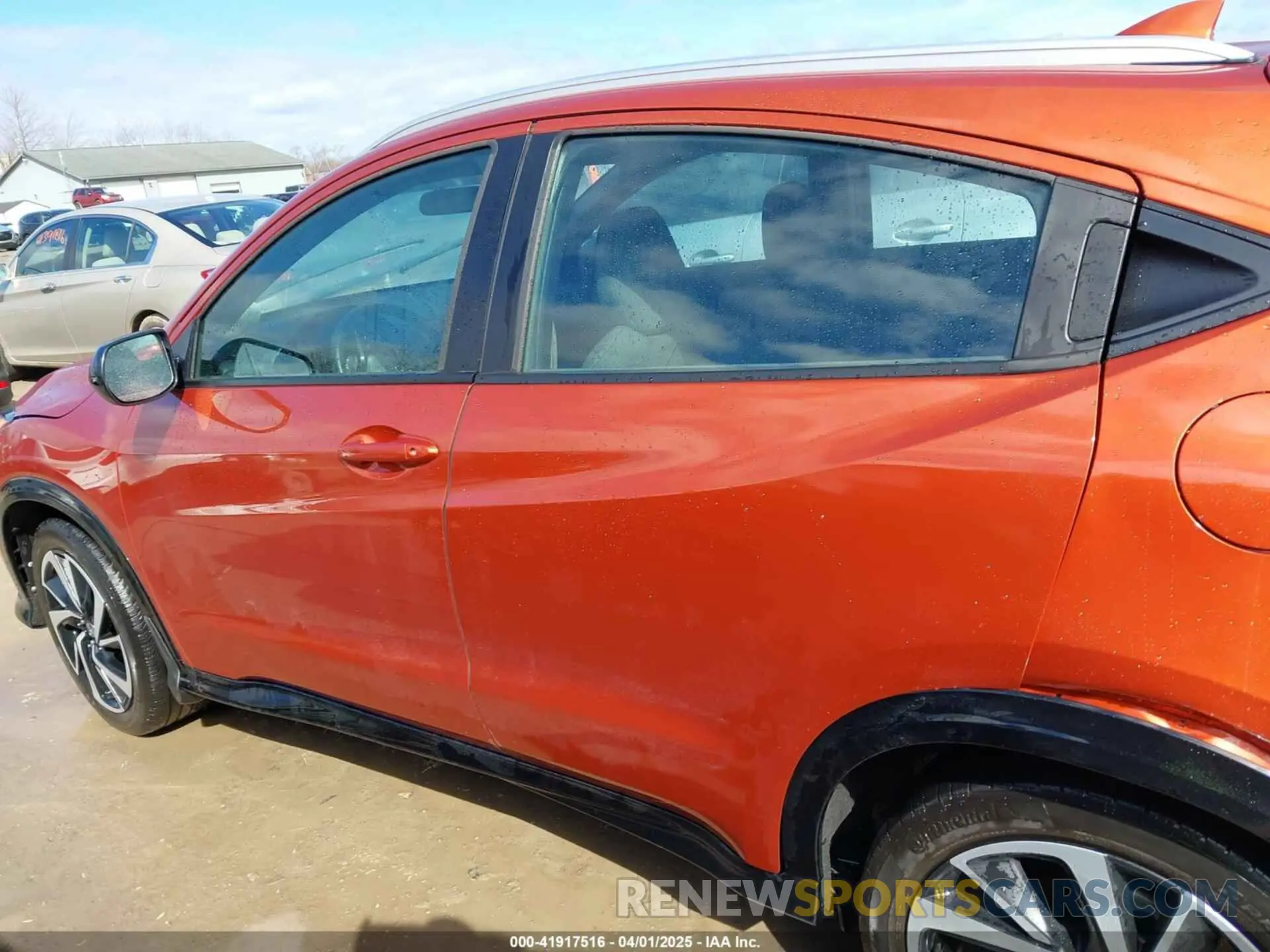 14 Photograph of a damaged car 3CZRU6H15LG700988 HONDA HR-V 2020