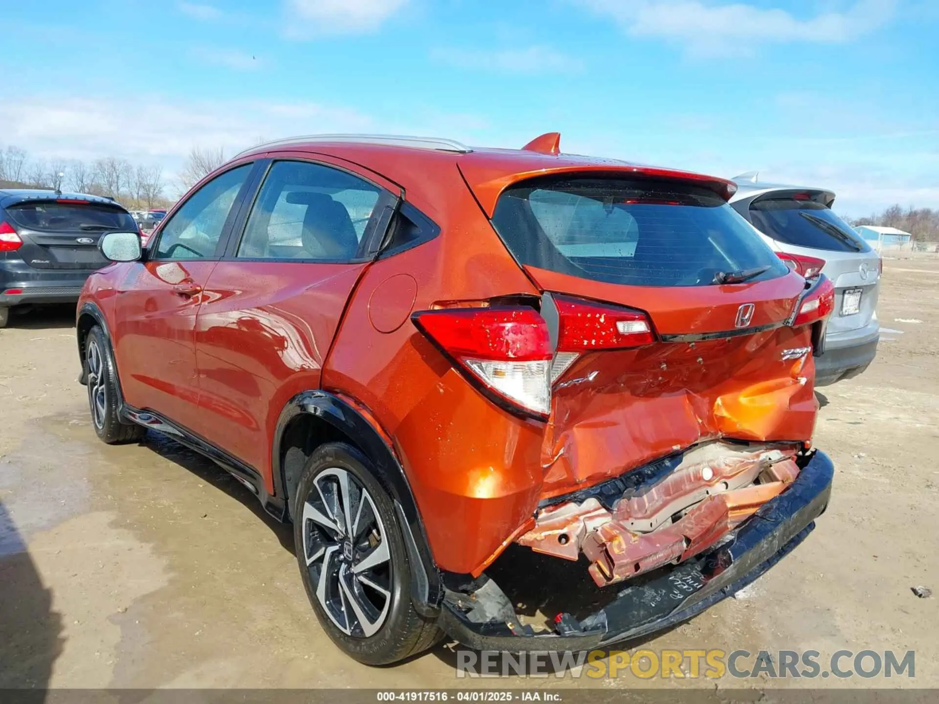 3 Photograph of a damaged car 3CZRU6H15LG700988 HONDA HR-V 2020
