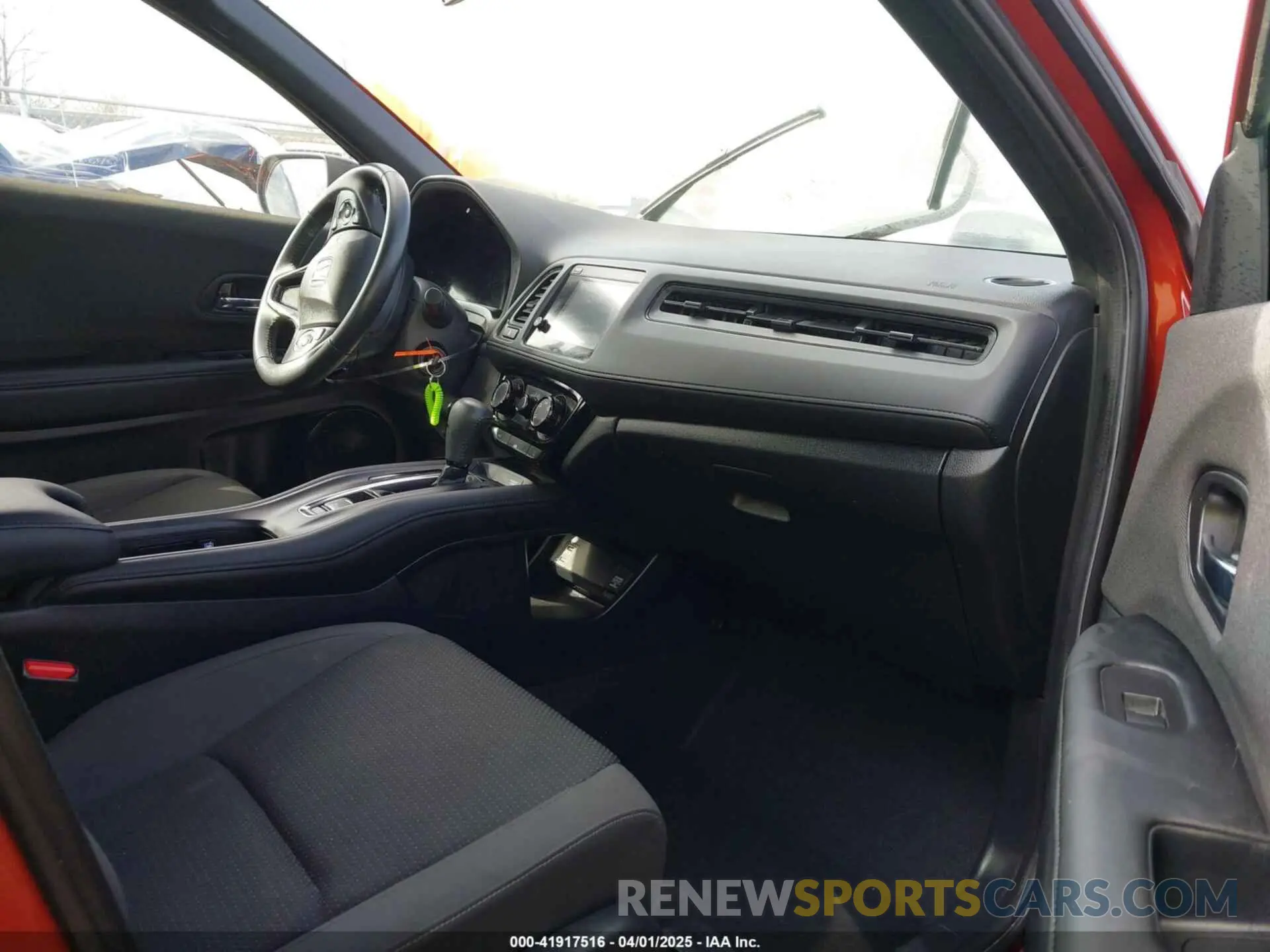 5 Photograph of a damaged car 3CZRU6H15LG700988 HONDA HR-V 2020