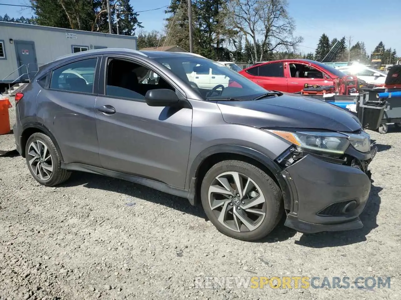 4 Photograph of a damaged car 3CZRU6H16LM702704 HONDA HR-V 2020