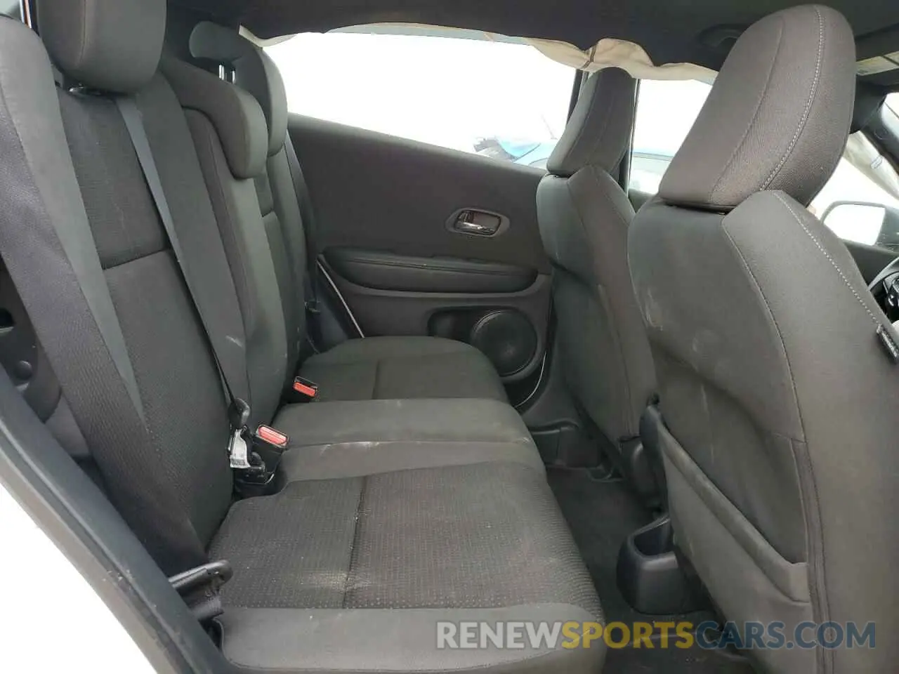 10 Photograph of a damaged car 3CZRU6H17LM710147 HONDA HR-V 2020