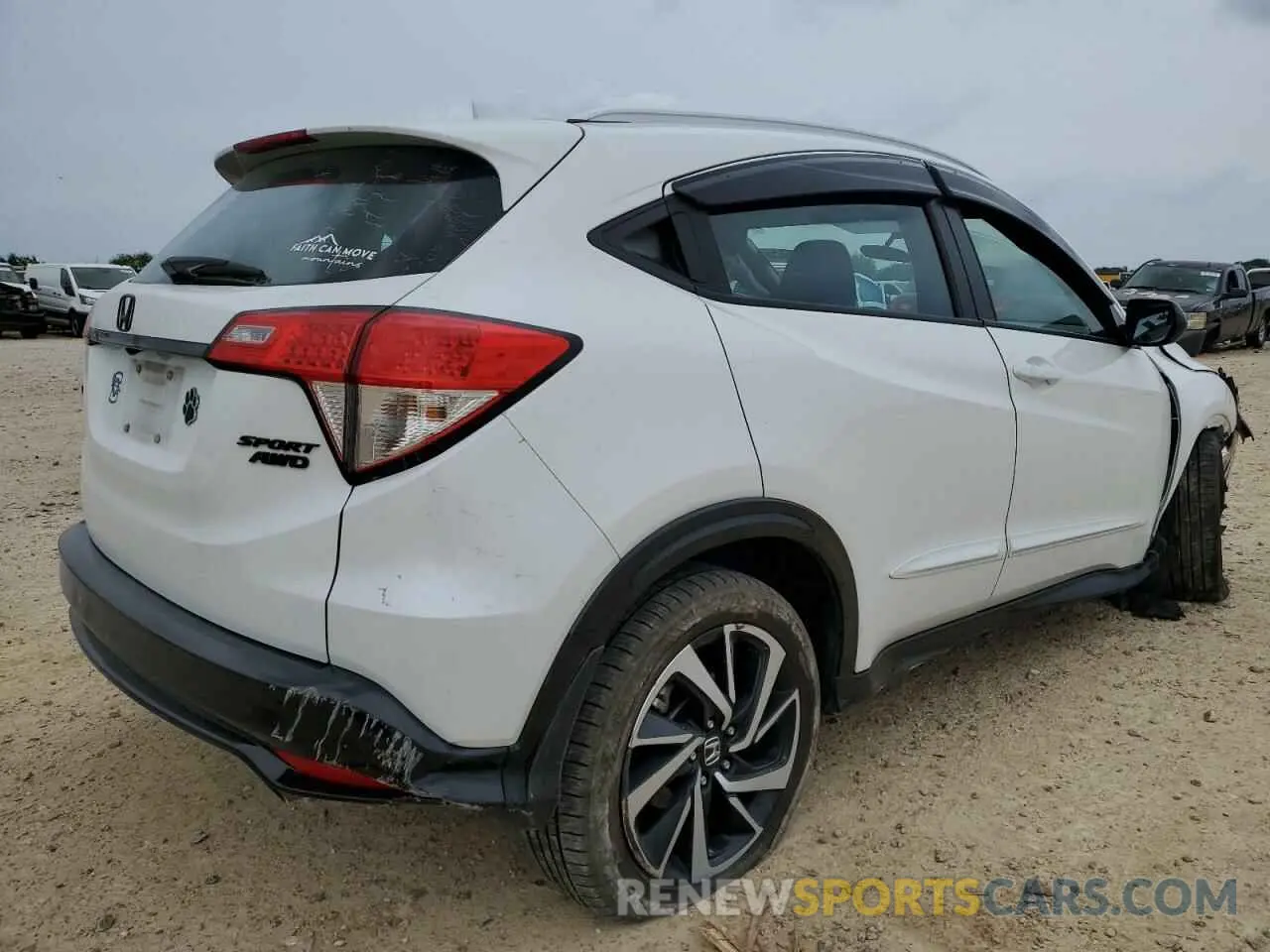 3 Photograph of a damaged car 3CZRU6H17LM710147 HONDA HR-V 2020