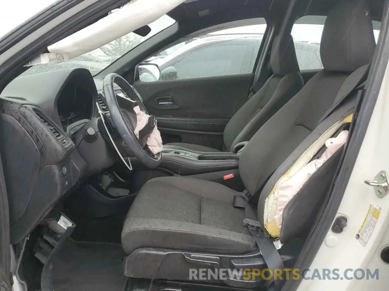7 Photograph of a damaged car 3CZRU6H17LM710147 HONDA HR-V 2020