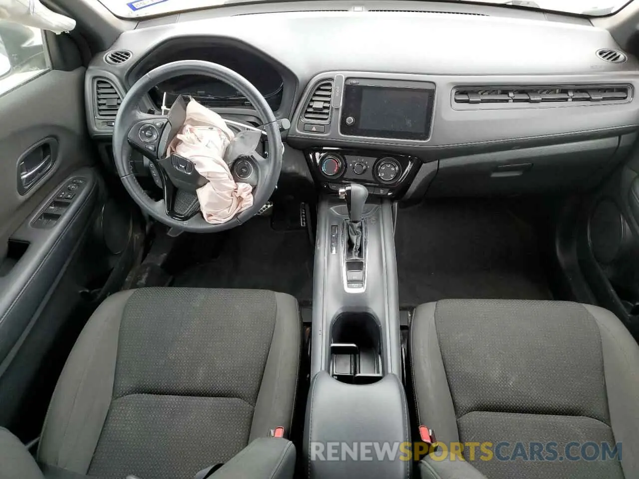 8 Photograph of a damaged car 3CZRU6H17LM710147 HONDA HR-V 2020